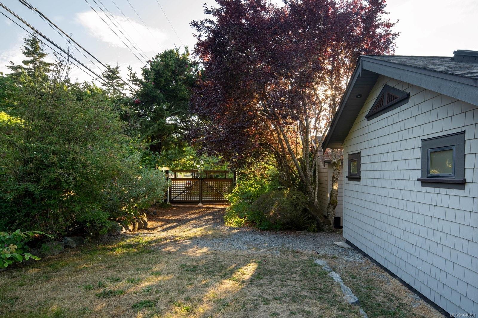 10994 Madrona Dr