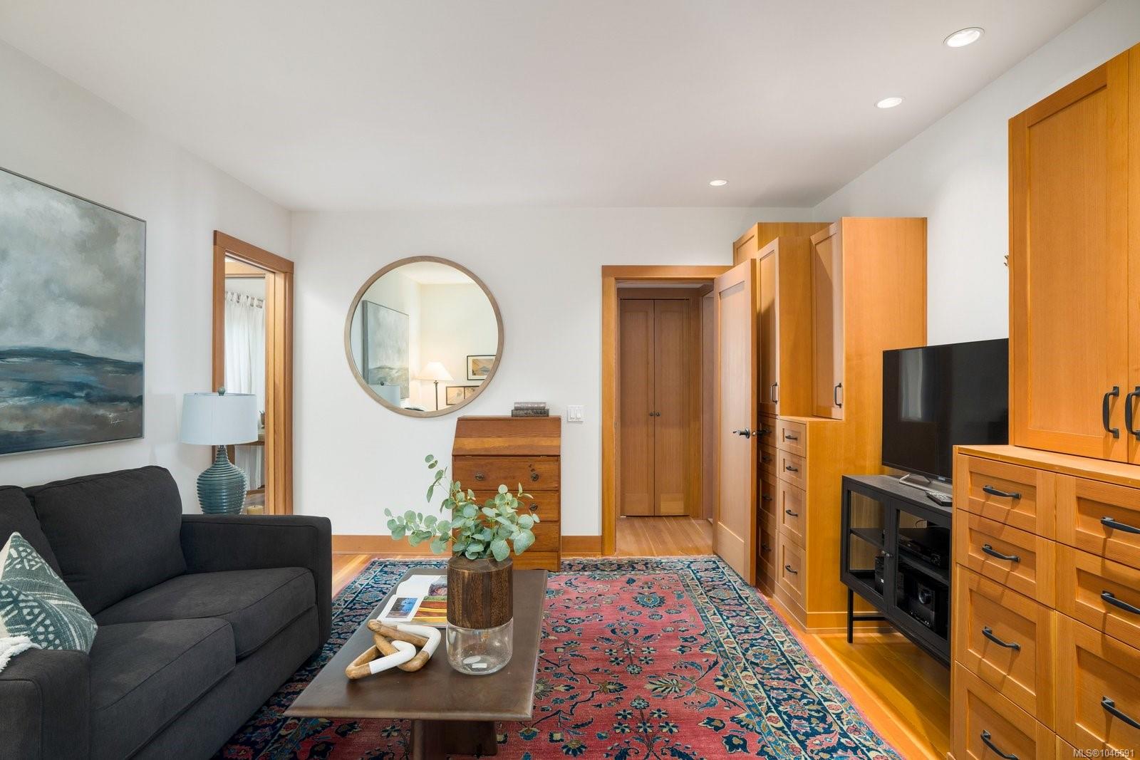 10994 Madrona Dr