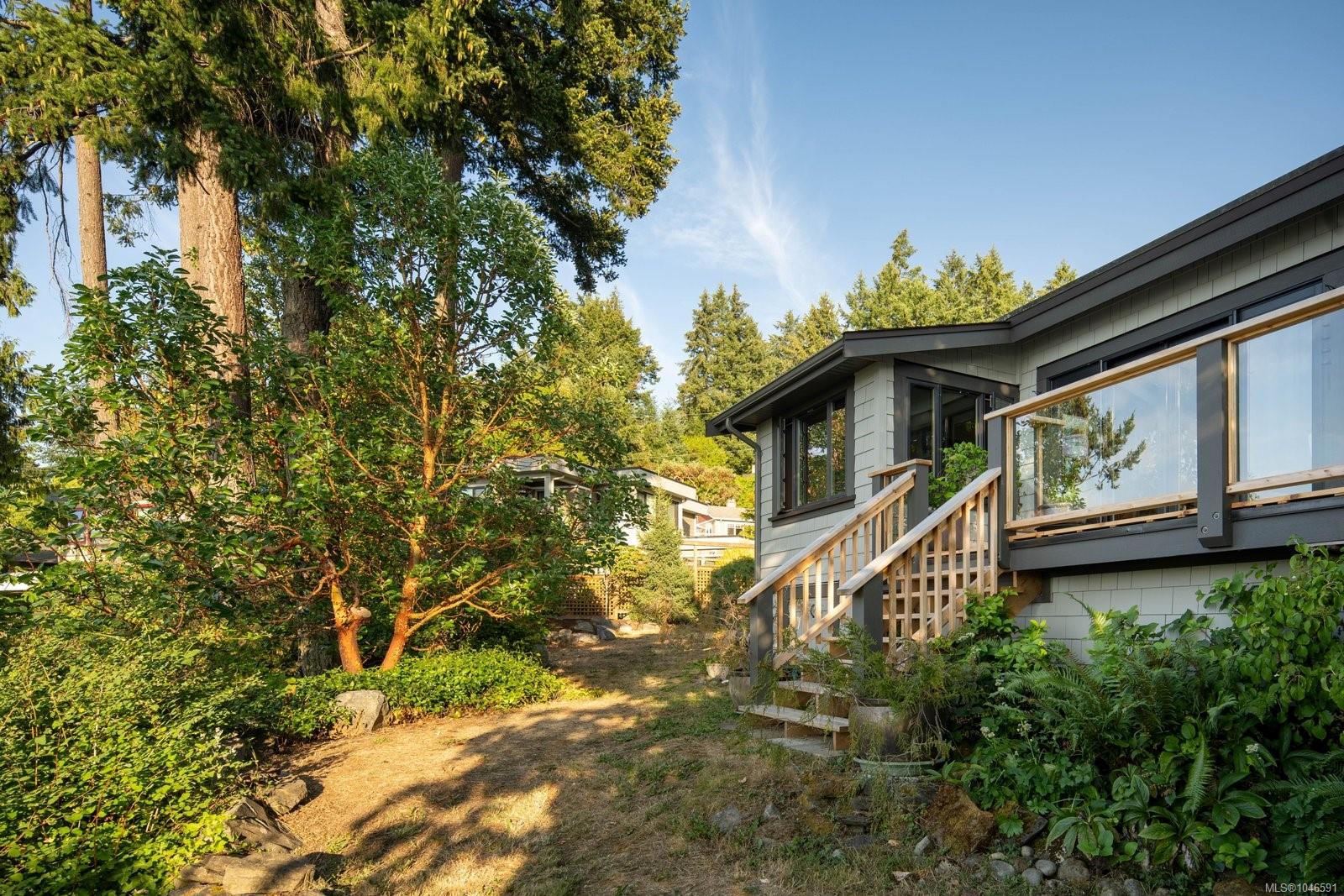 10994 Madrona Dr