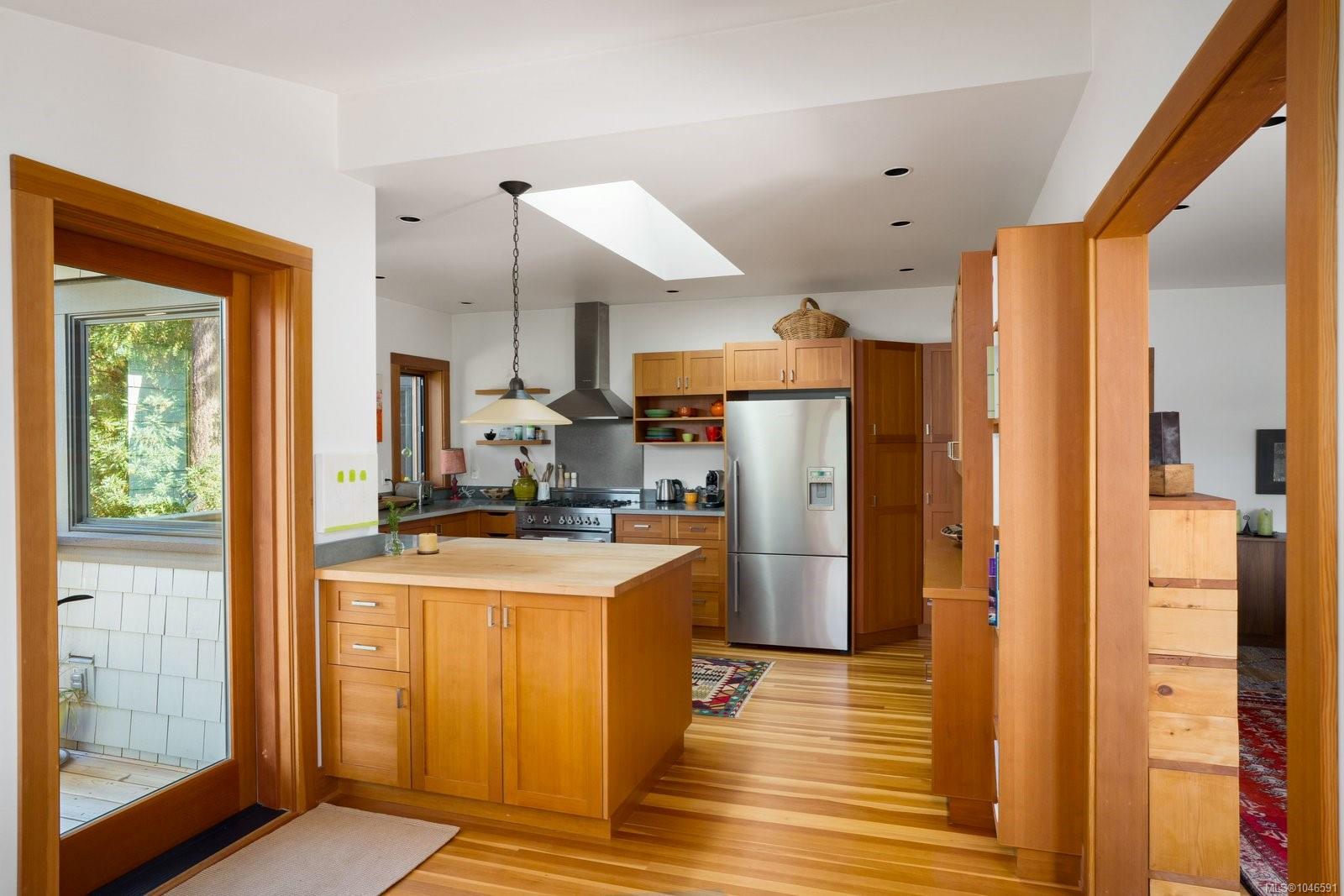 10994 Madrona Dr