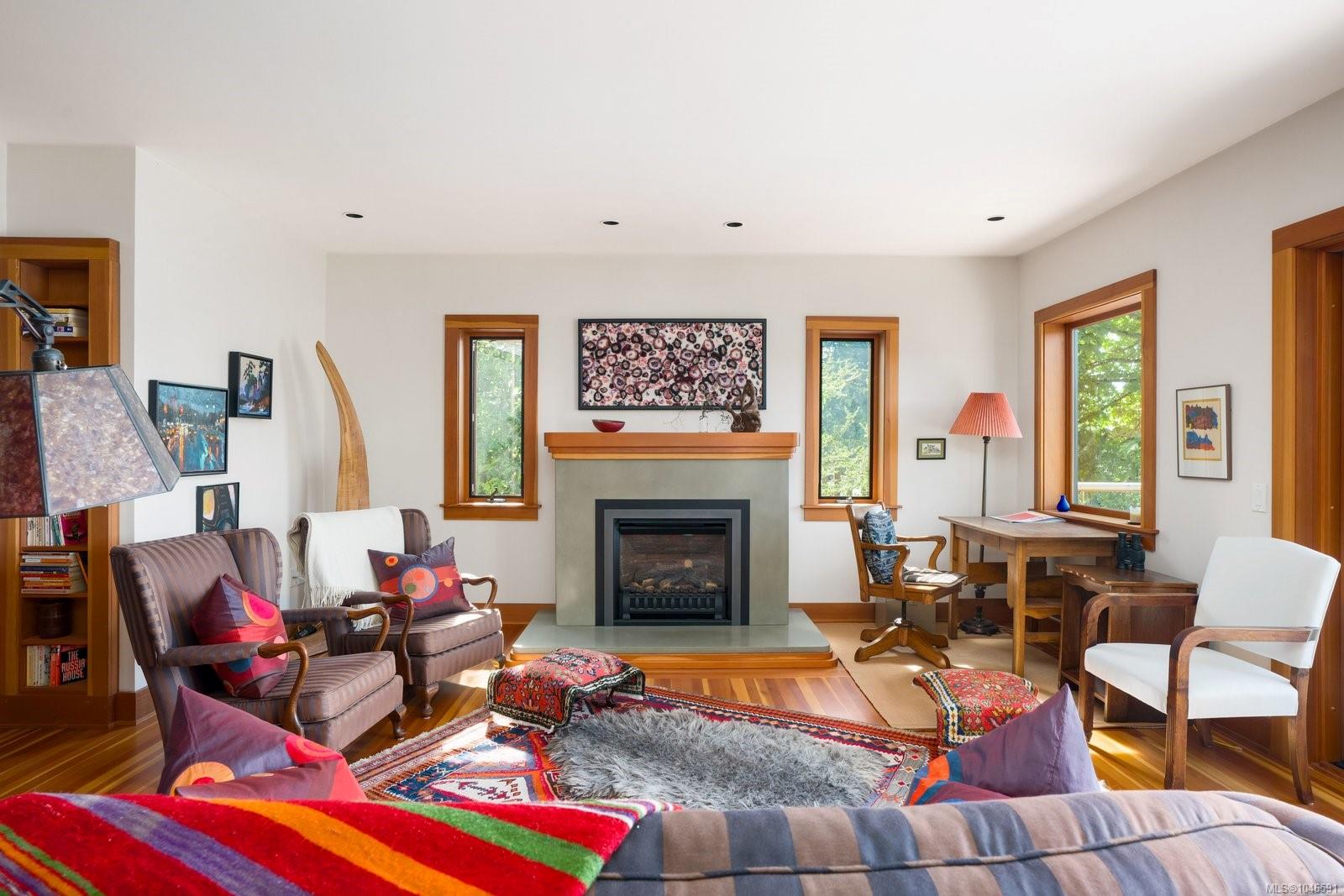 10994 Madrona Dr