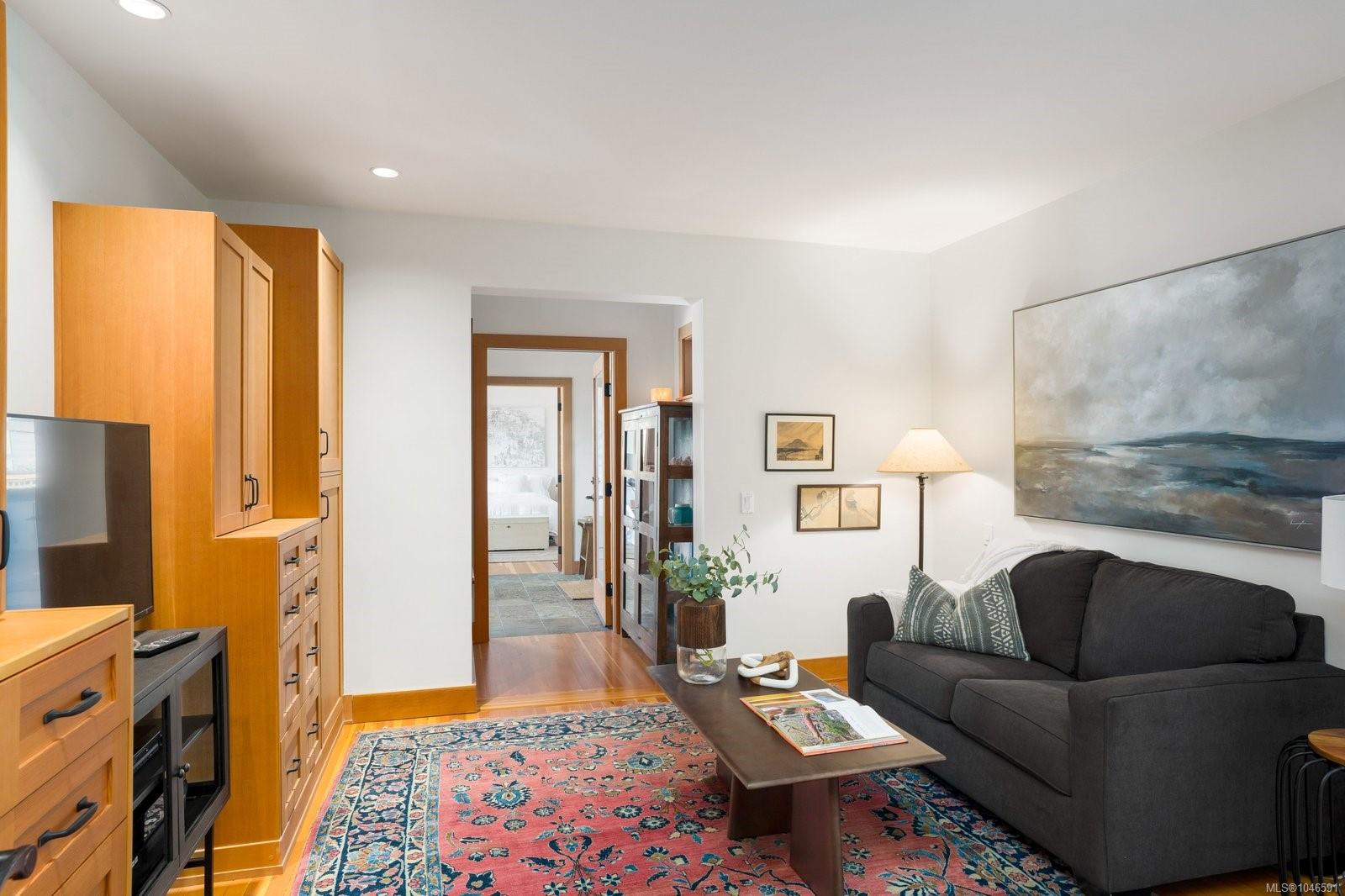 10994 Madrona Dr