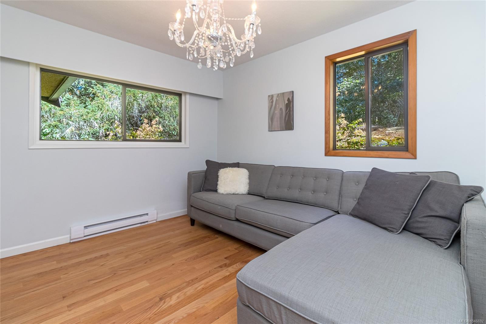 100 Viaduct Ave W