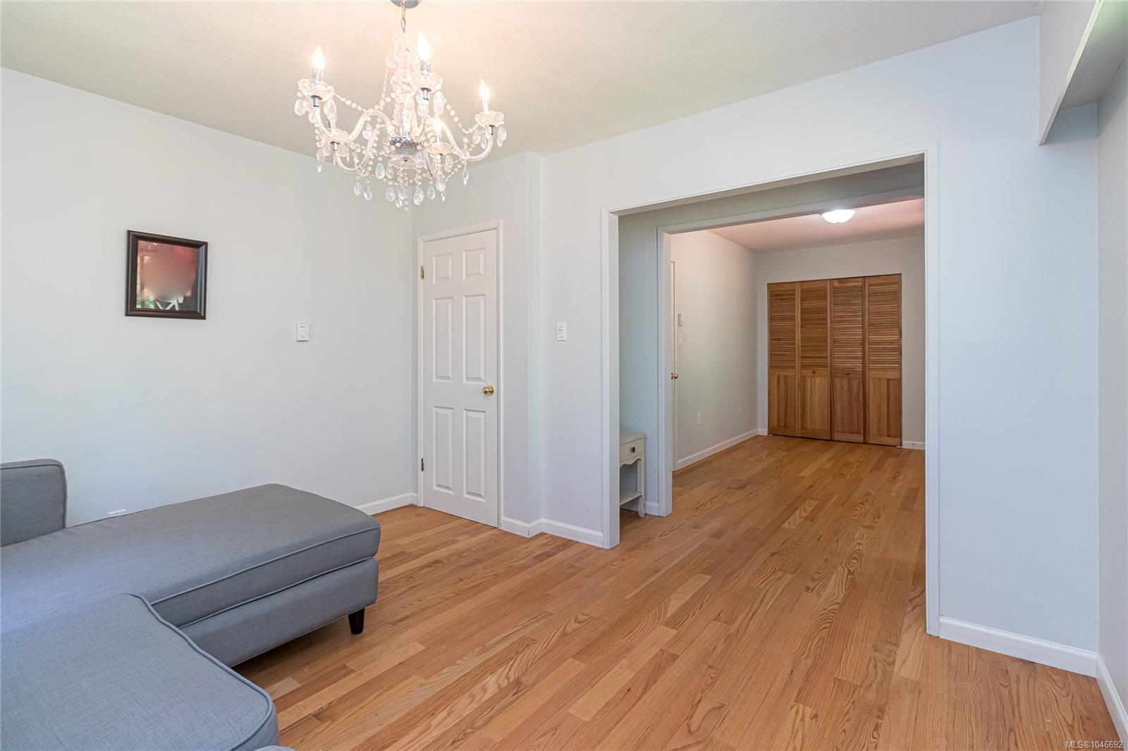 100 Viaduct Ave W