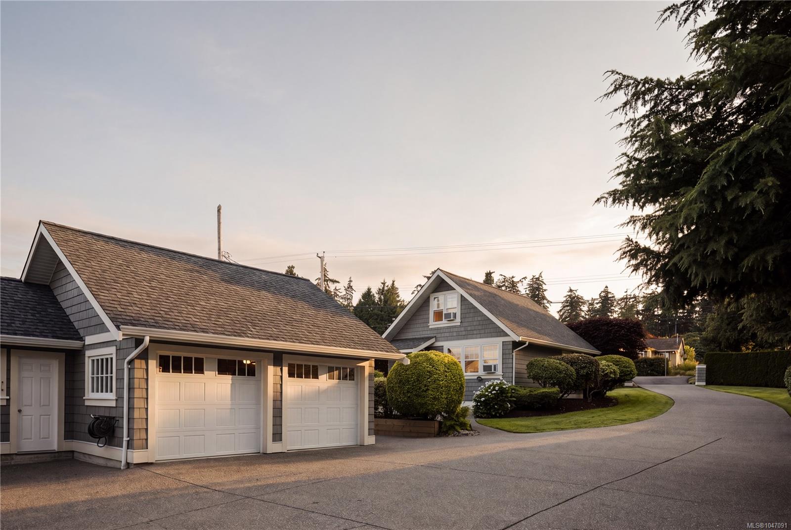 8585 Lochside Dr