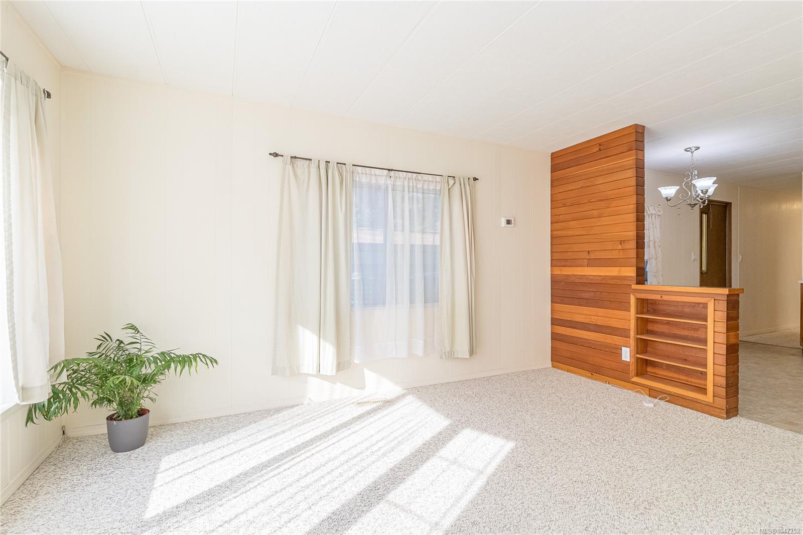 1247 Arbutus Rd #33