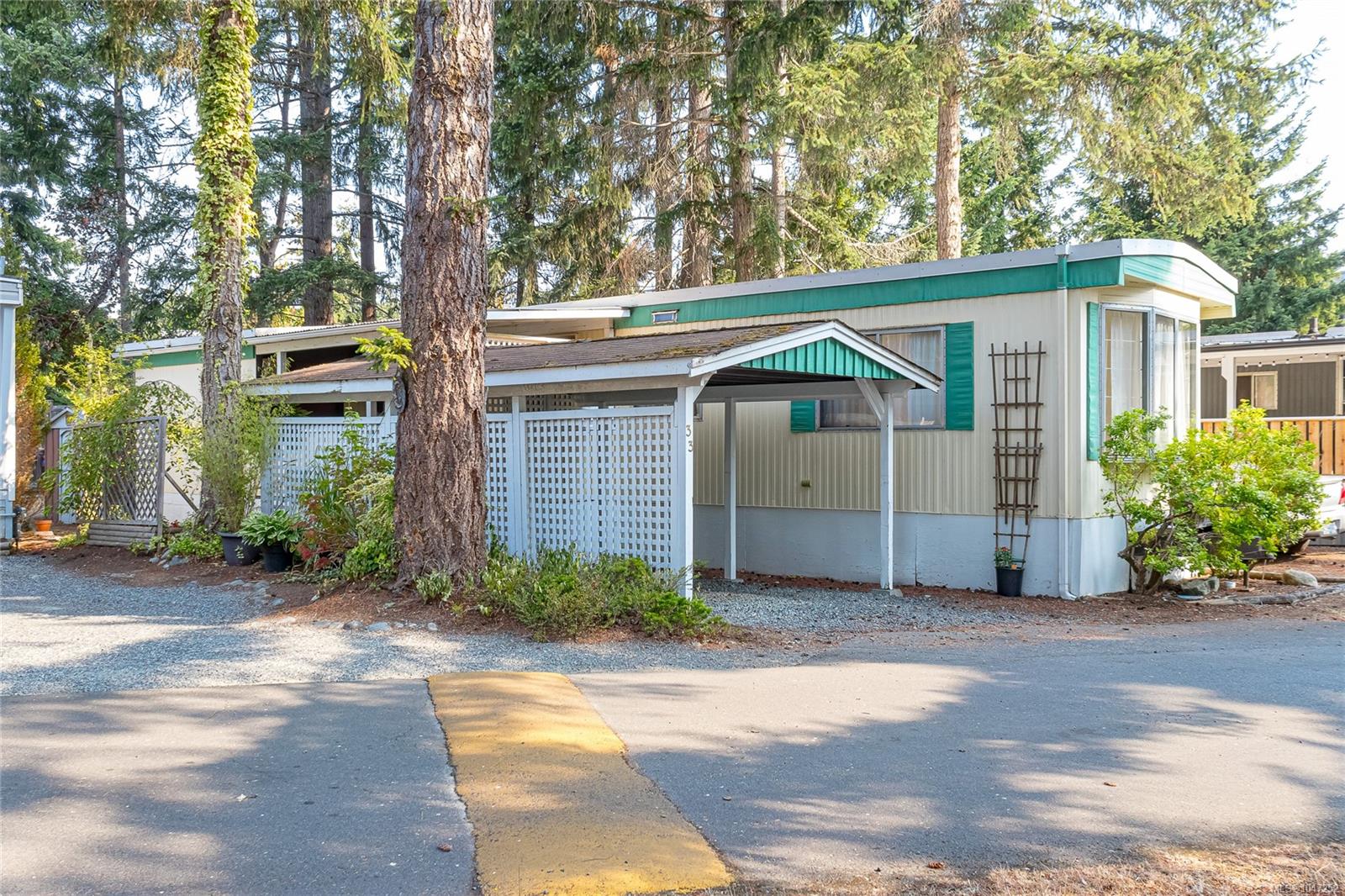 1247 Arbutus Rd #33