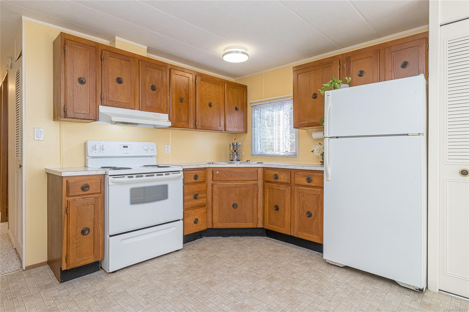1247 Arbutus Rd #33