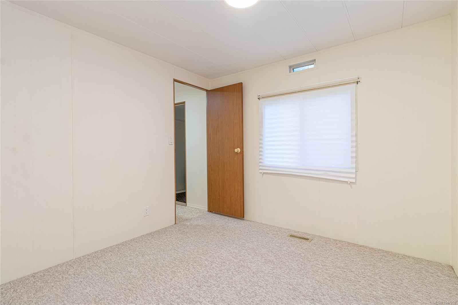 1247 Arbutus Rd #33