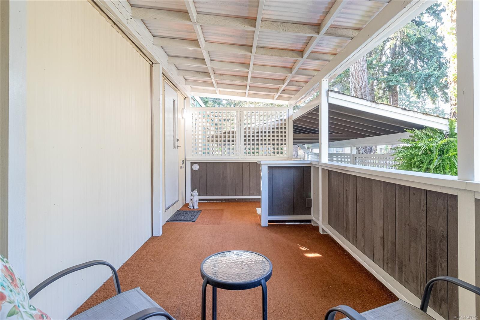 1247 Arbutus Rd #33