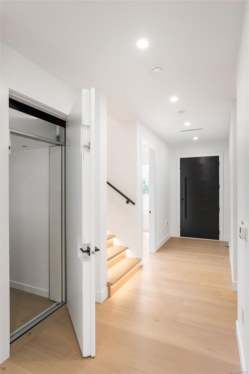 2292 Gail Pl