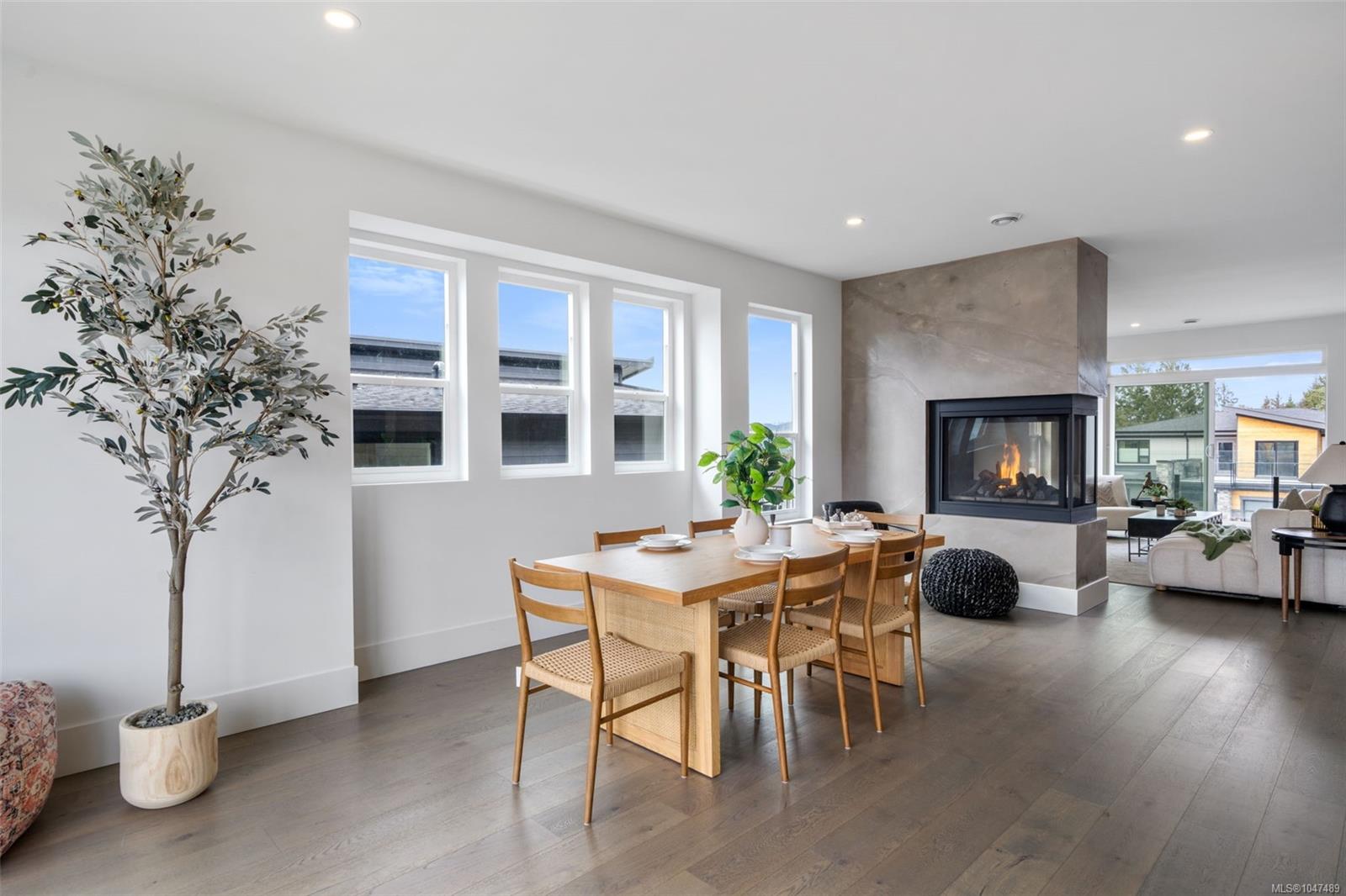 1221 Viewtop Rd