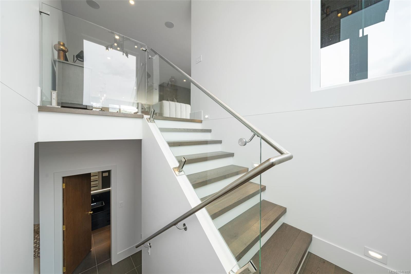 1221 Viewtop Rd