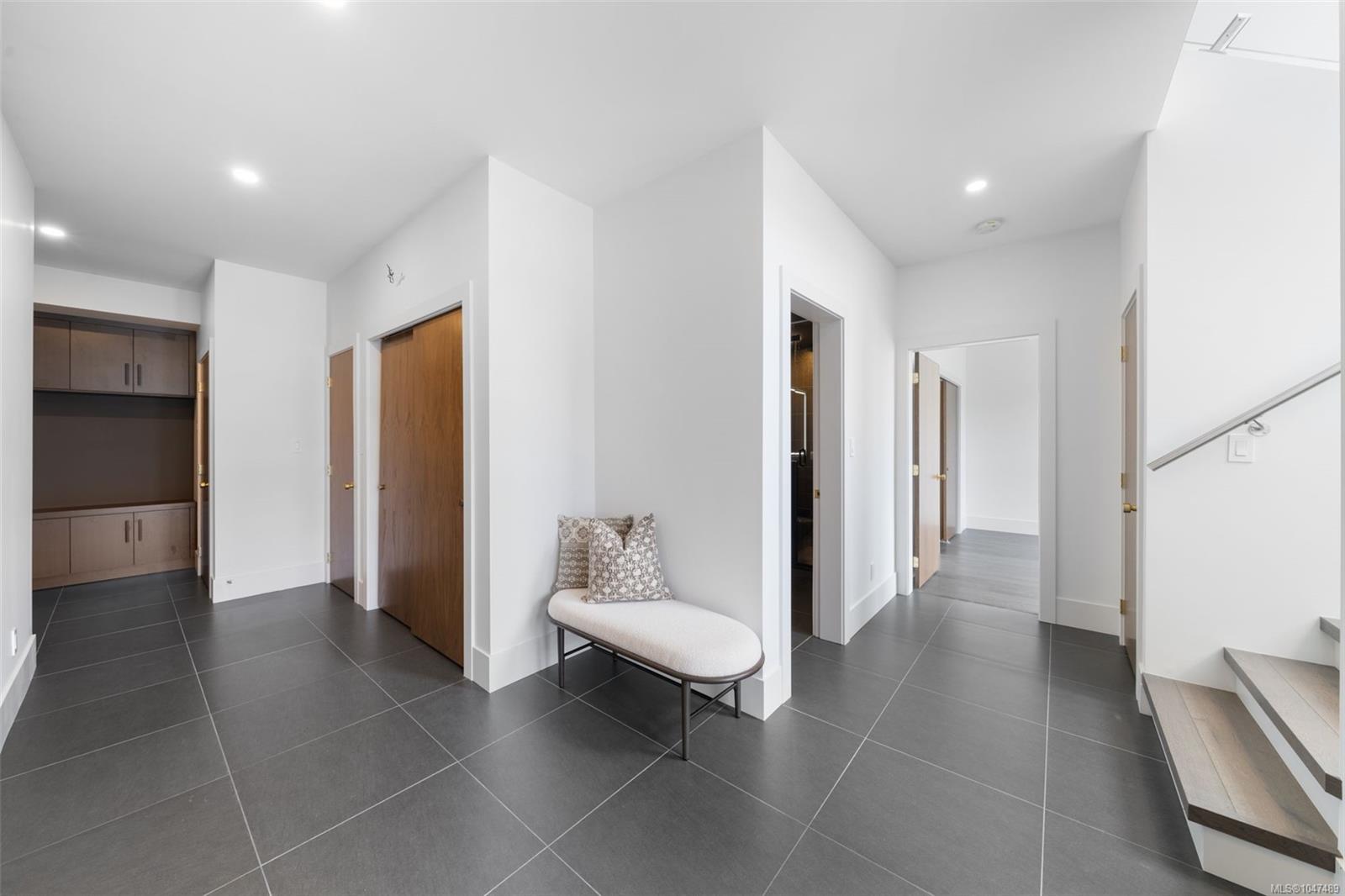 1221 Viewtop Rd