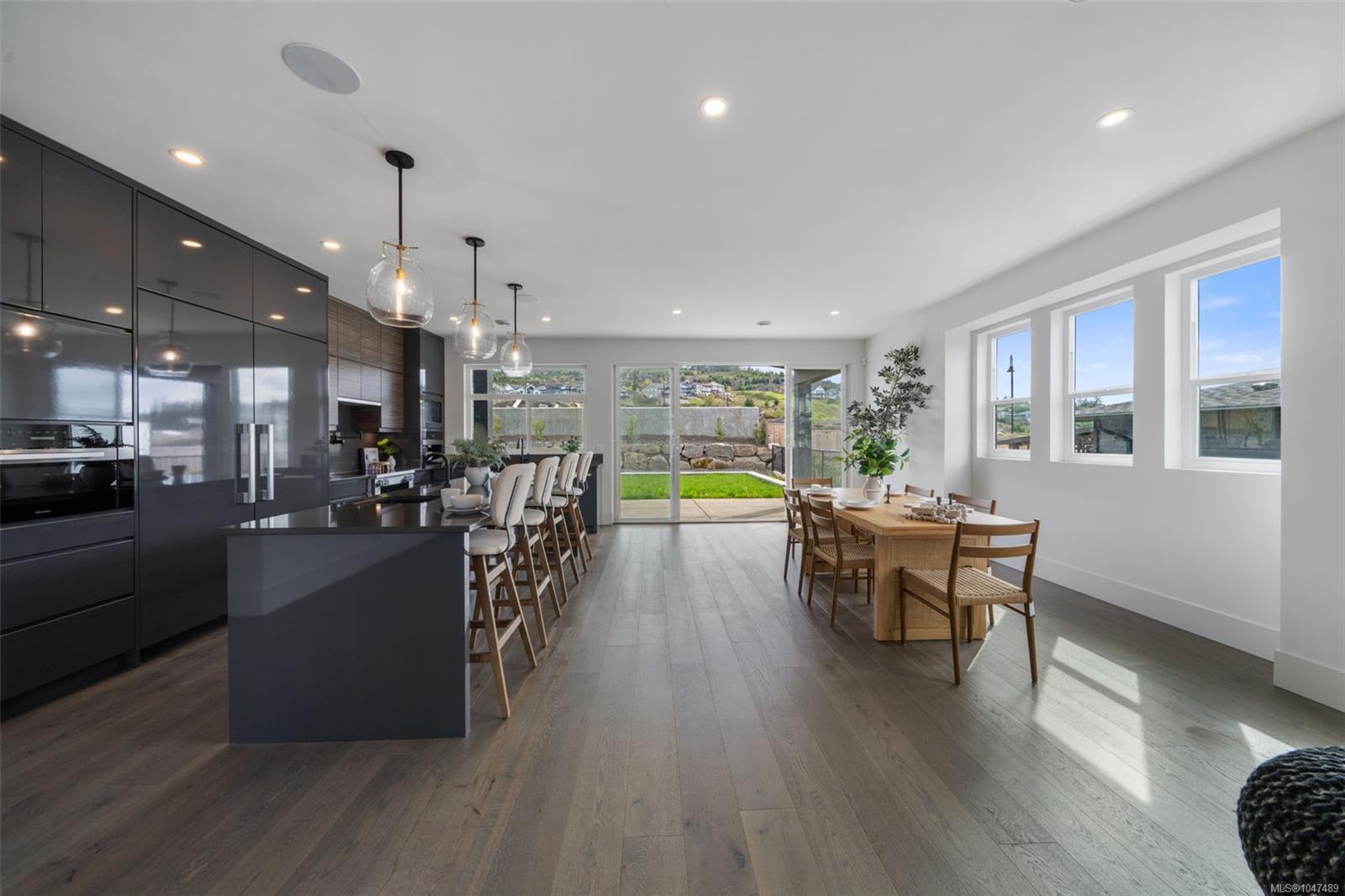 1221 Viewtop Rd
