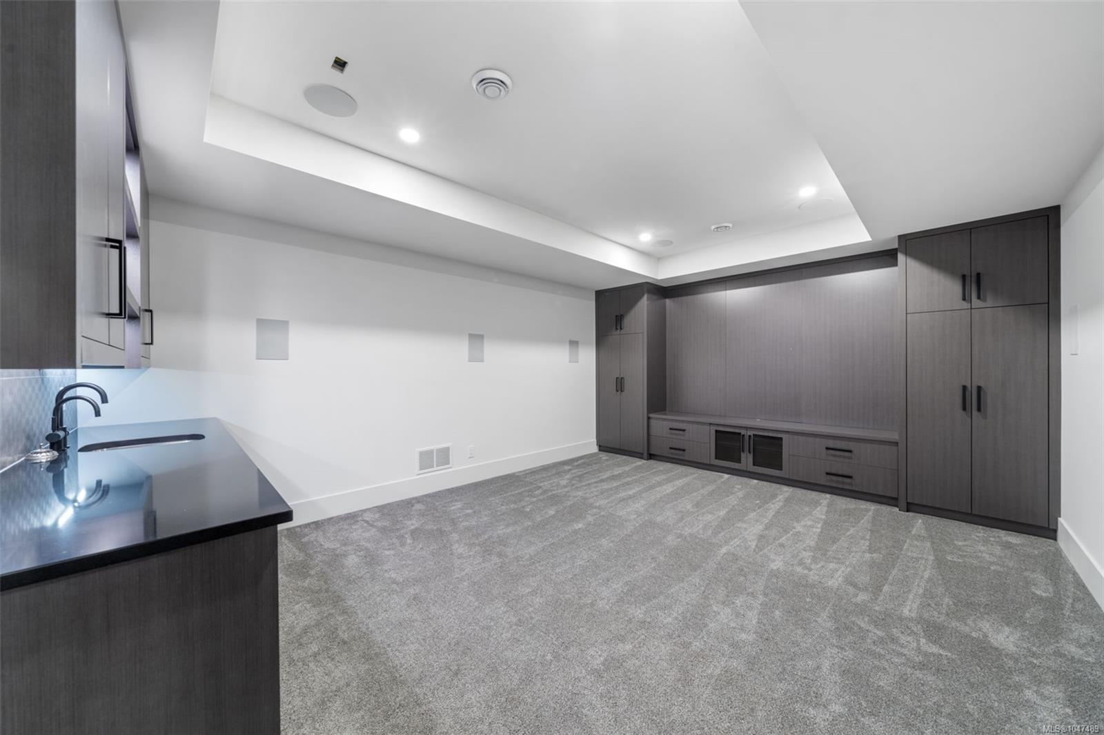 1221 Viewtop Rd