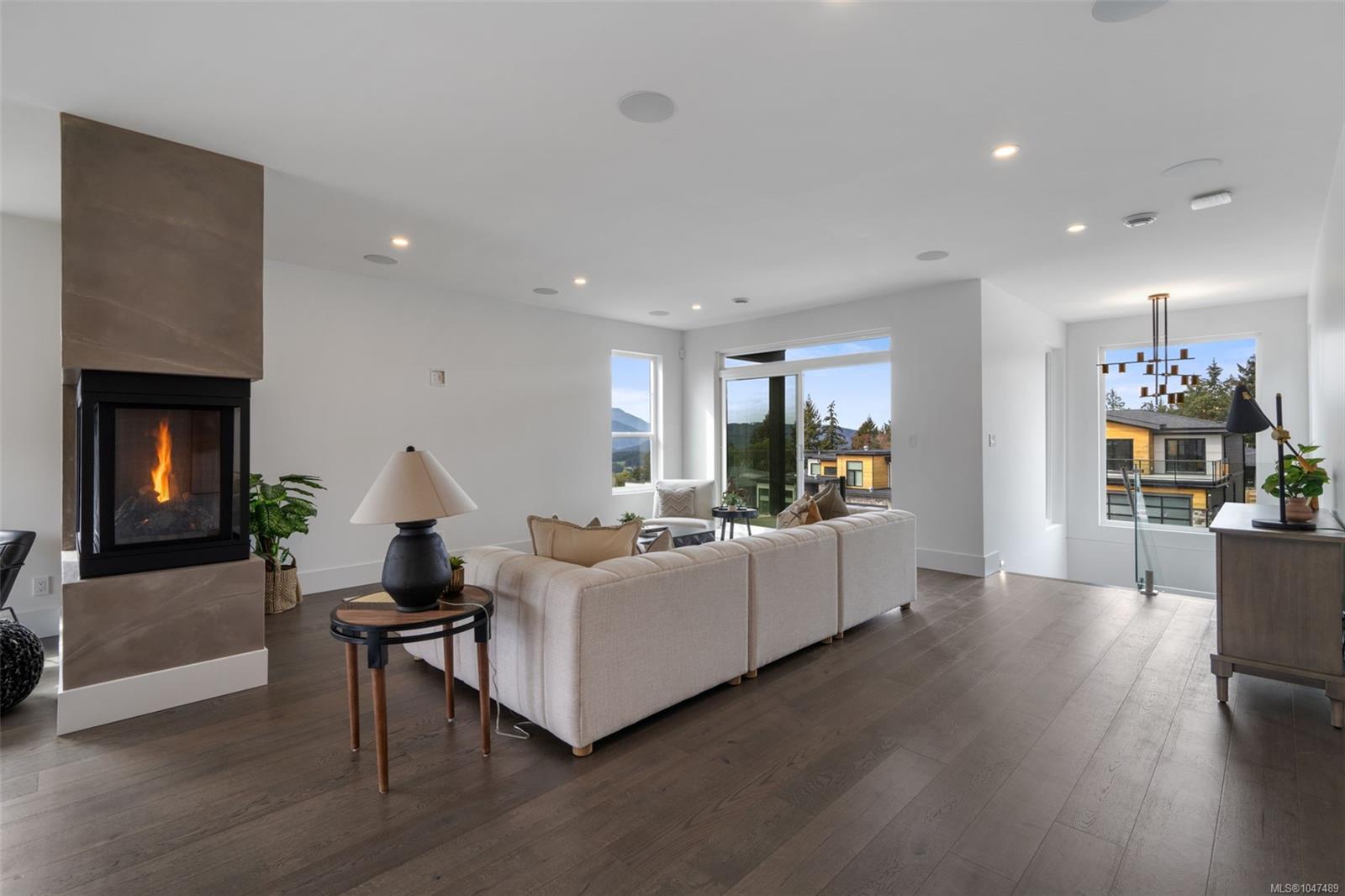 1221 Viewtop Rd