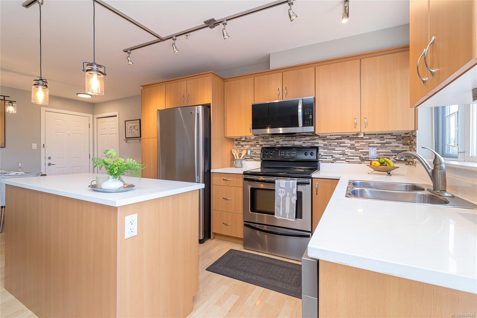 2940 Harriet Rd #404