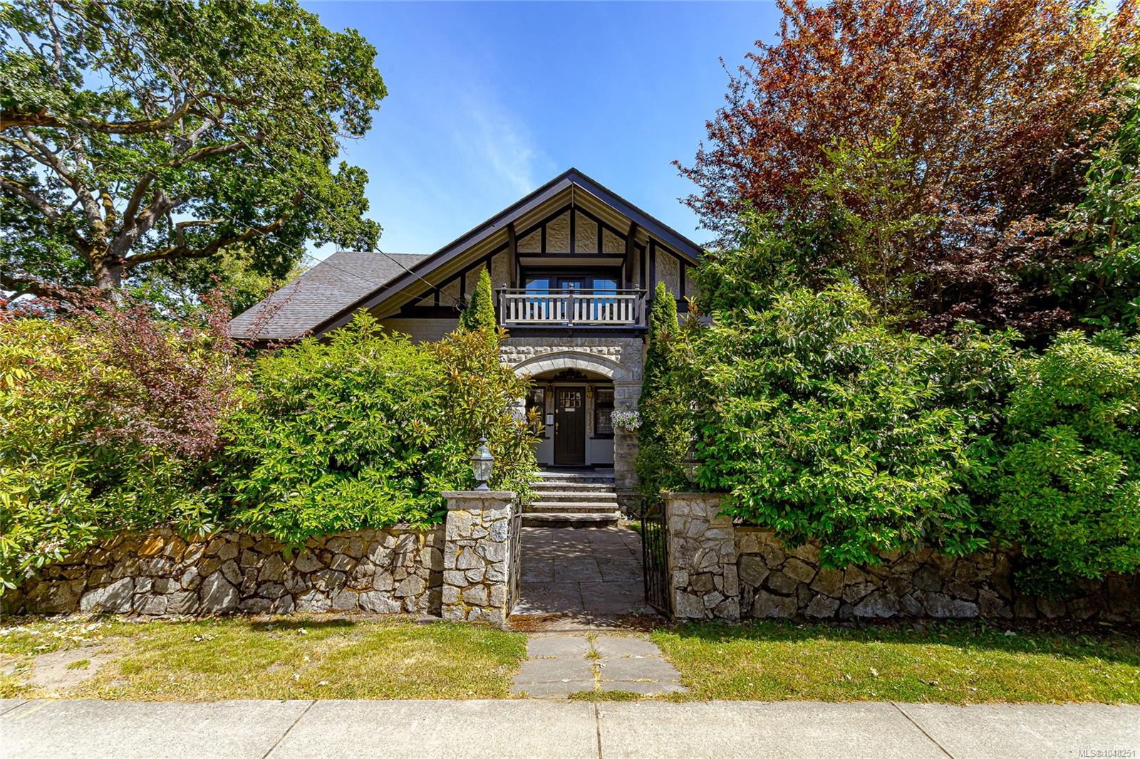 875 Richmond Ave