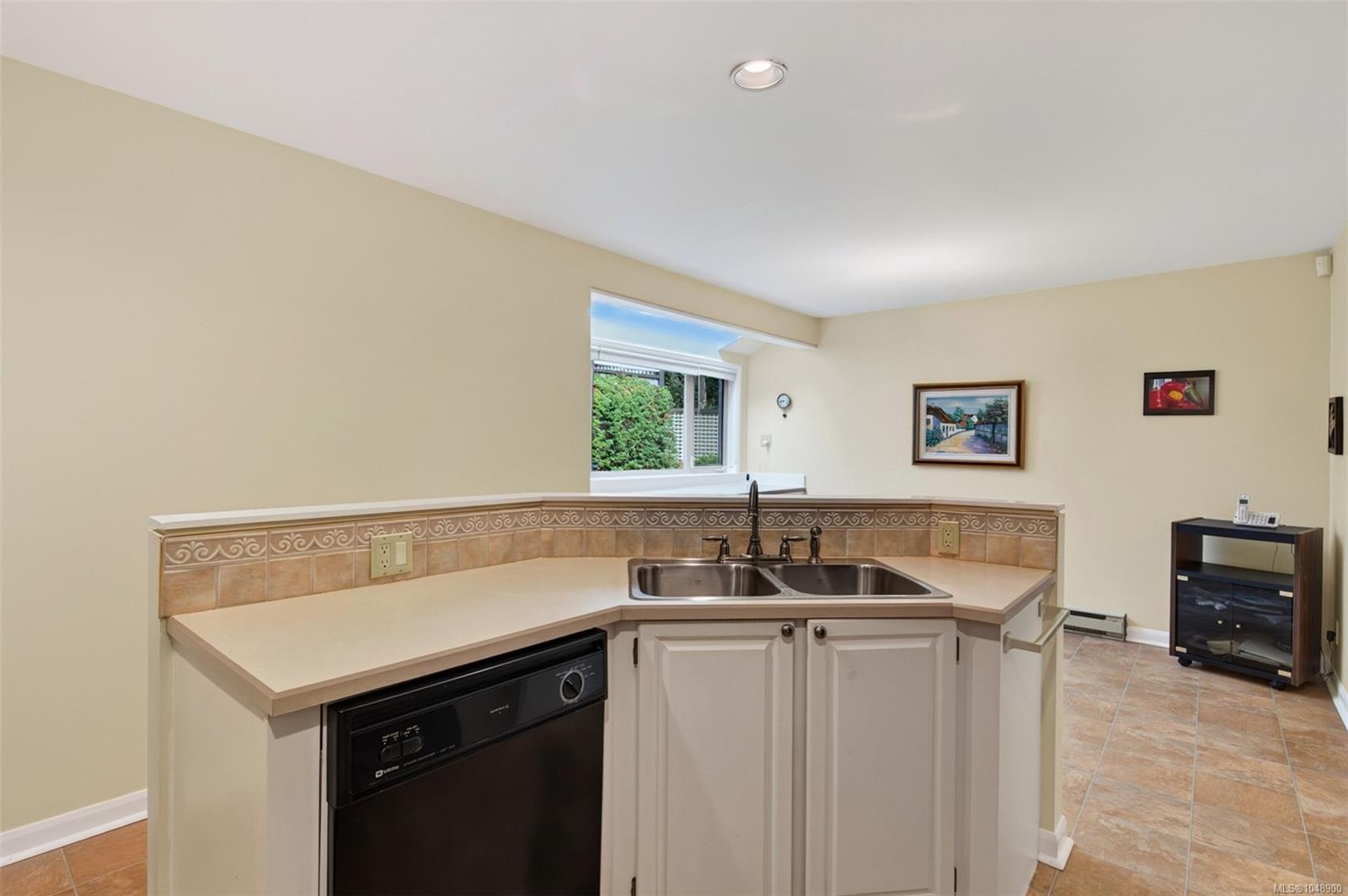 909 Carolwood Dr #6