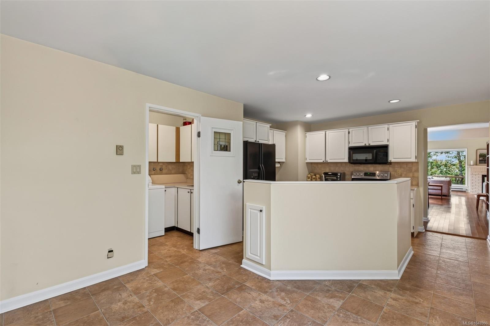 909 Carolwood Dr #6