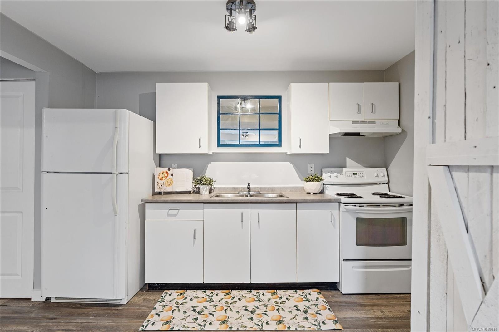 3272 Haida Dr
