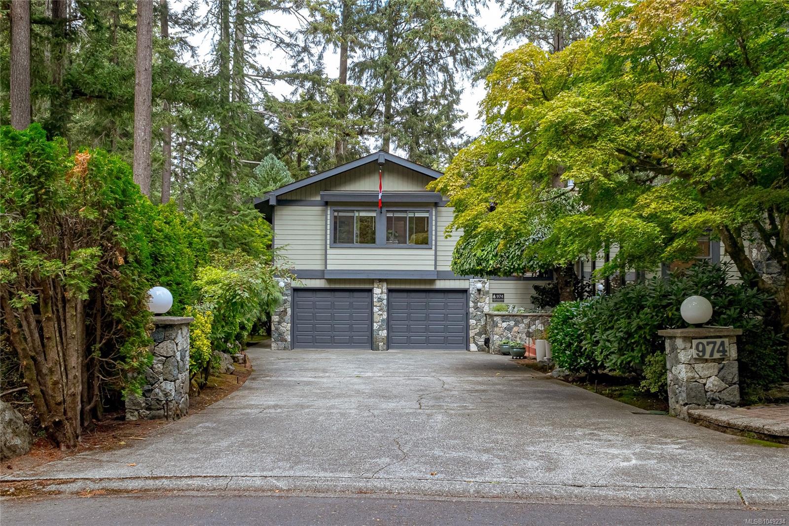 974 Wagonwood Pl