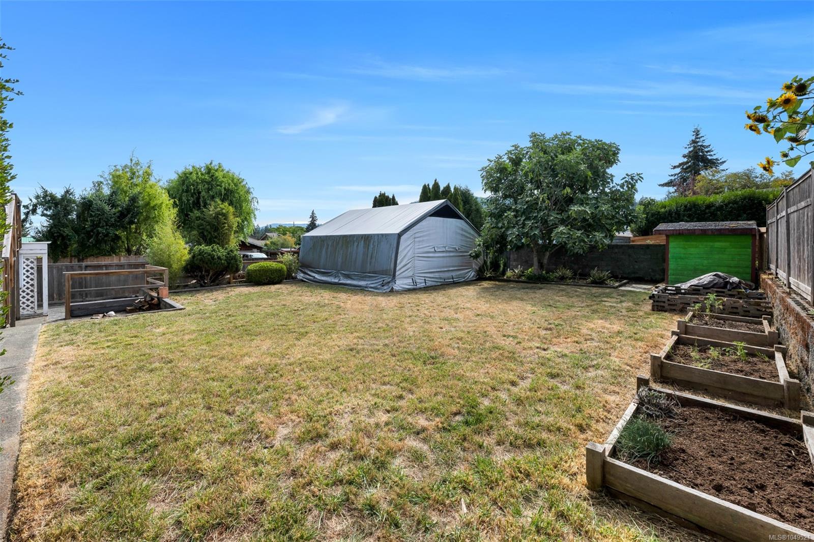 1582 Robert St