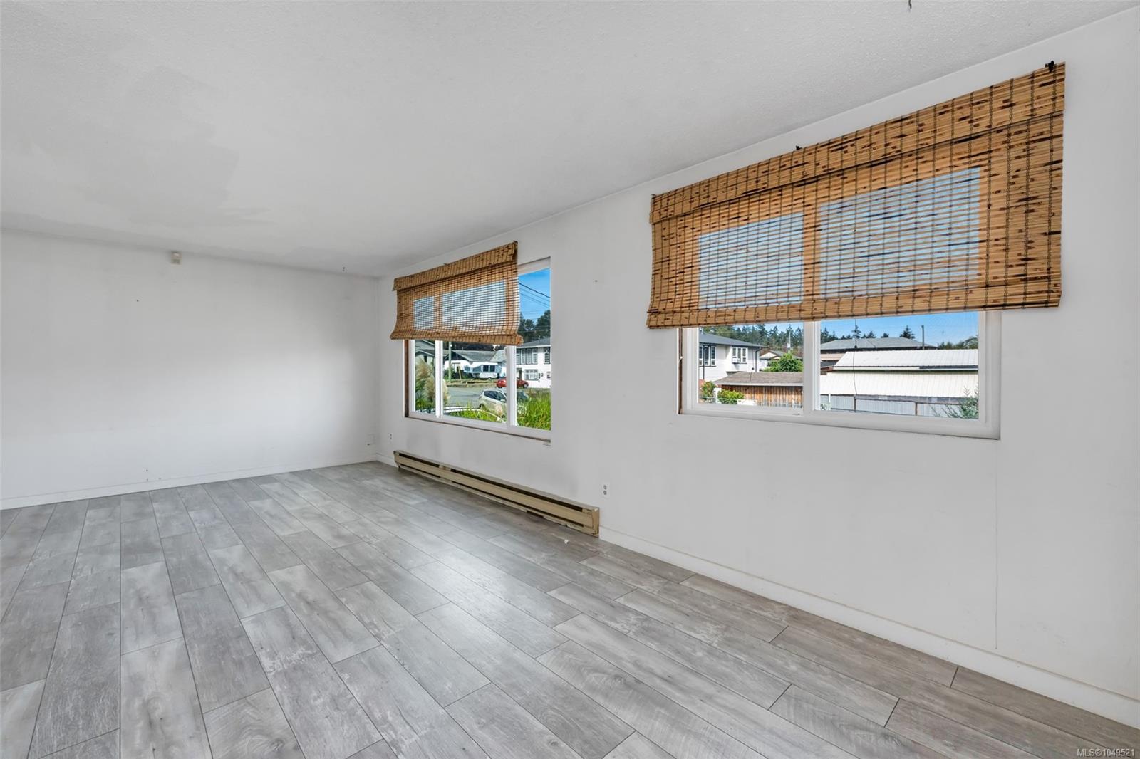 1582 Robert St