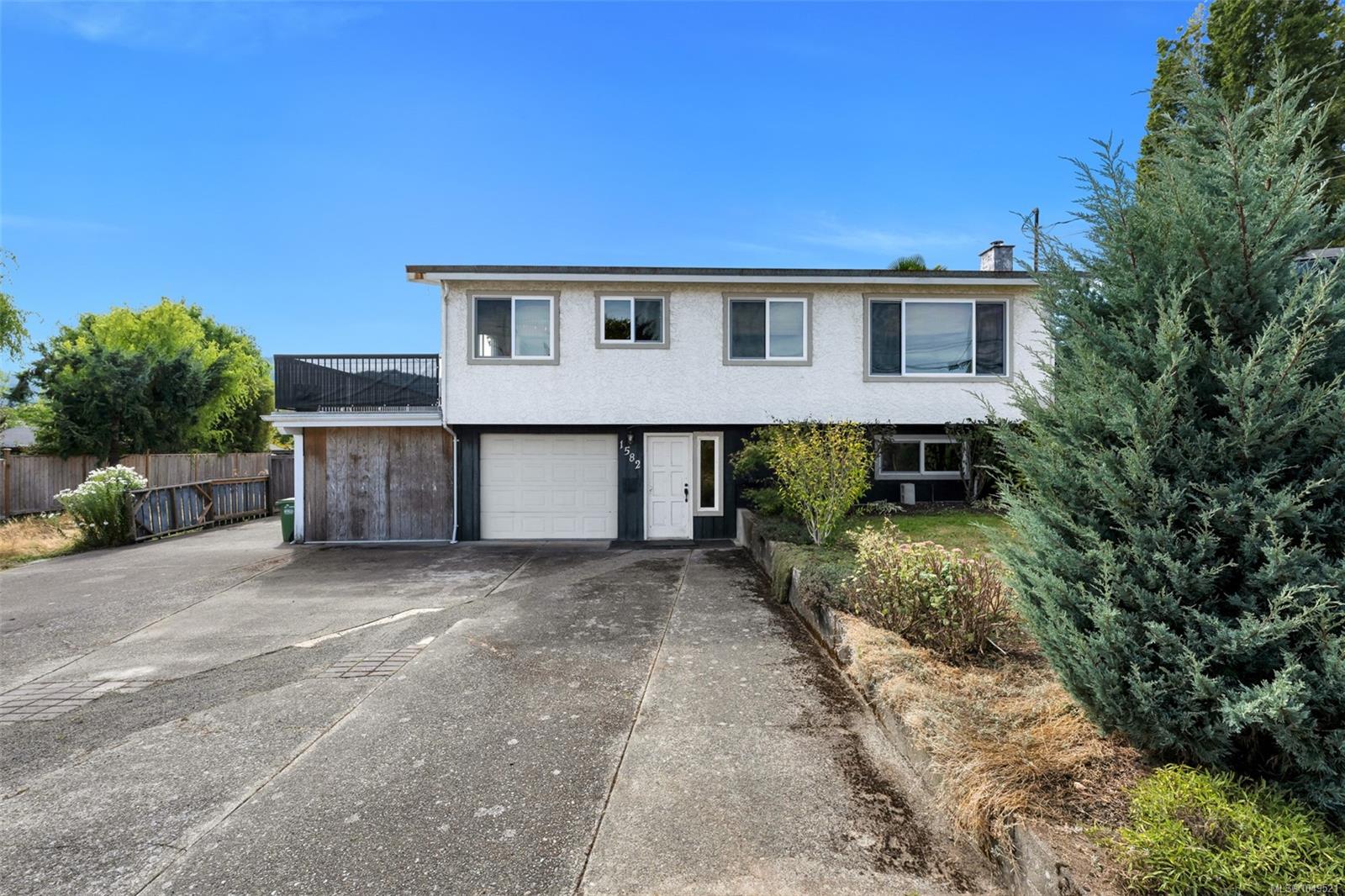 1582 Robert St