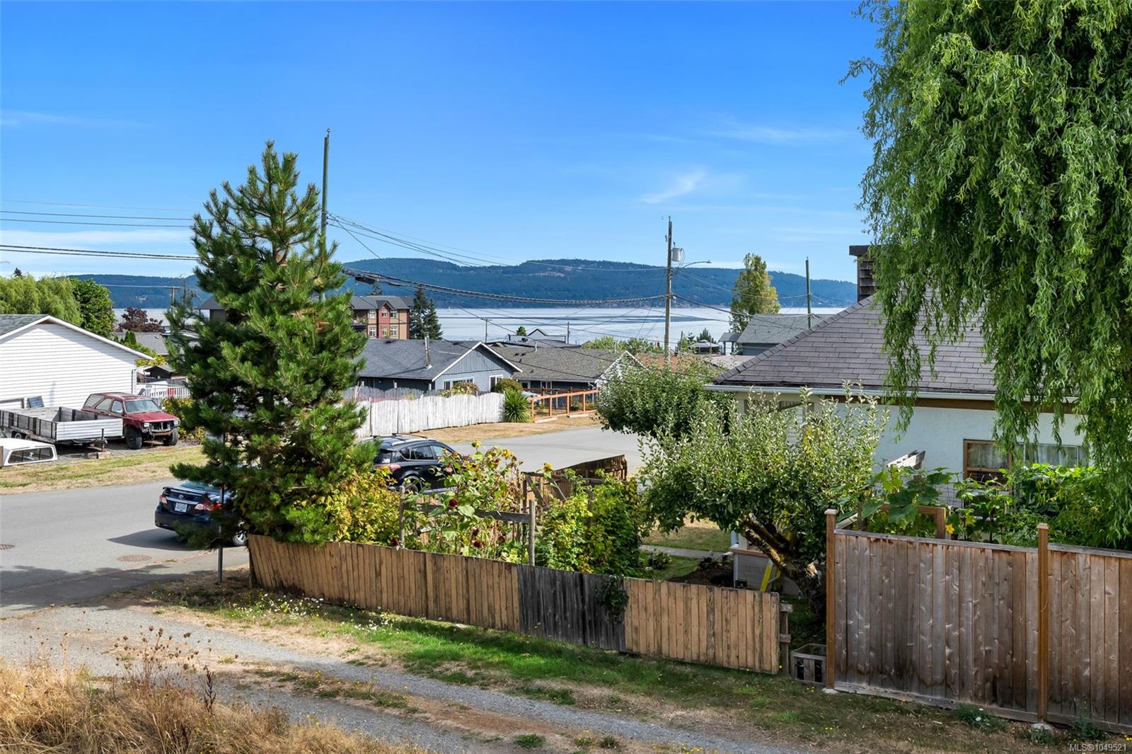 1582 Robert St
