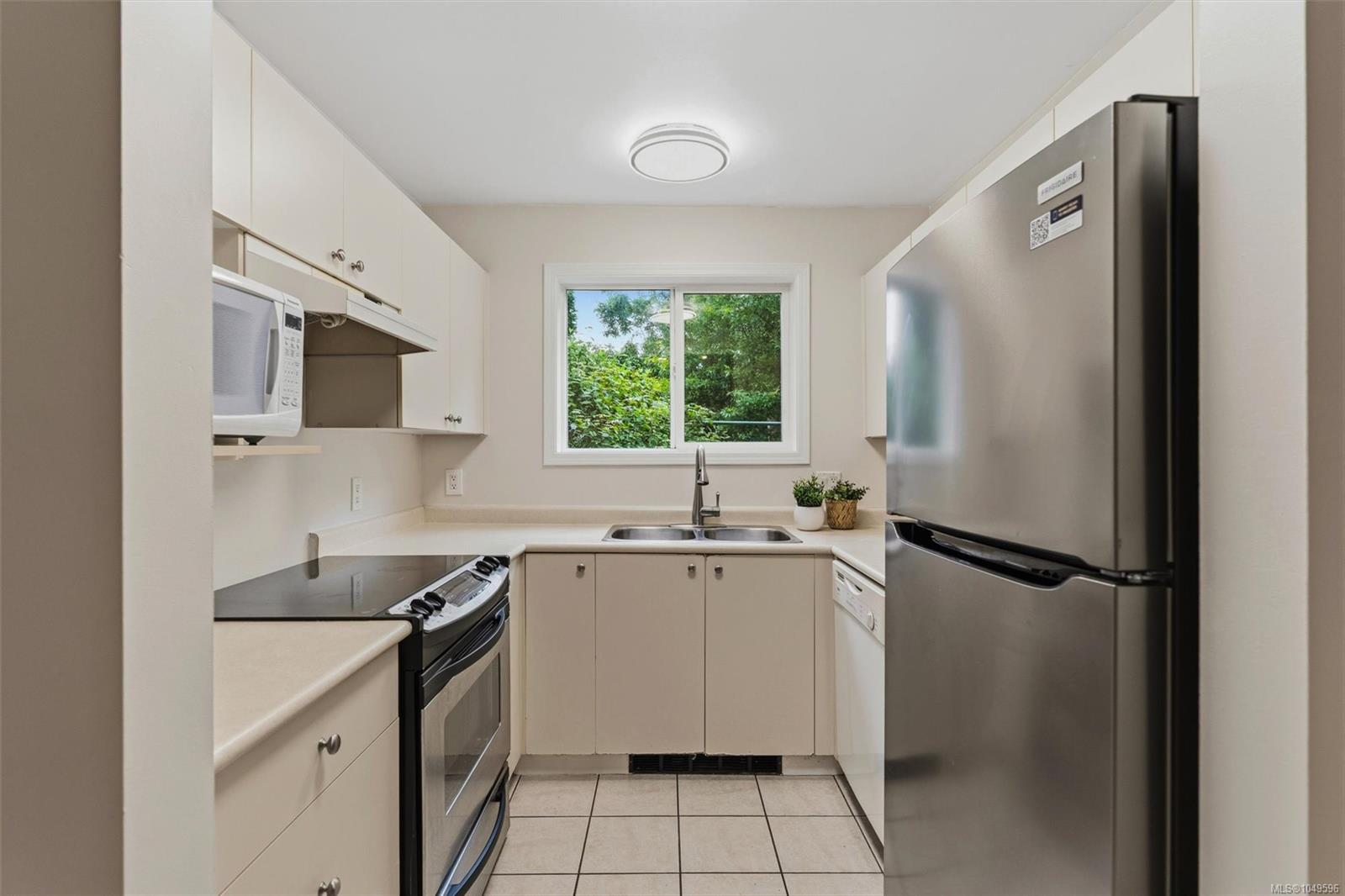894 Vernon Ave #112
