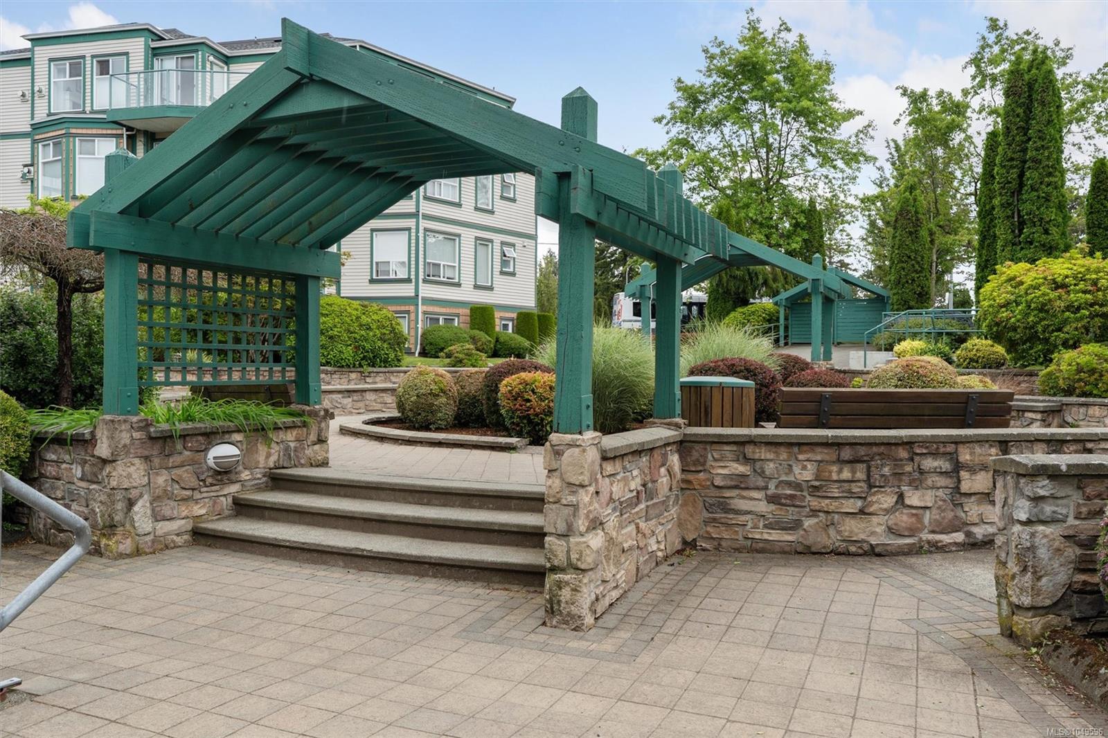894 Vernon Ave #112