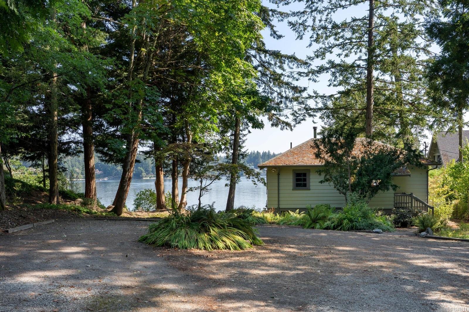 389 Moses Point Rd