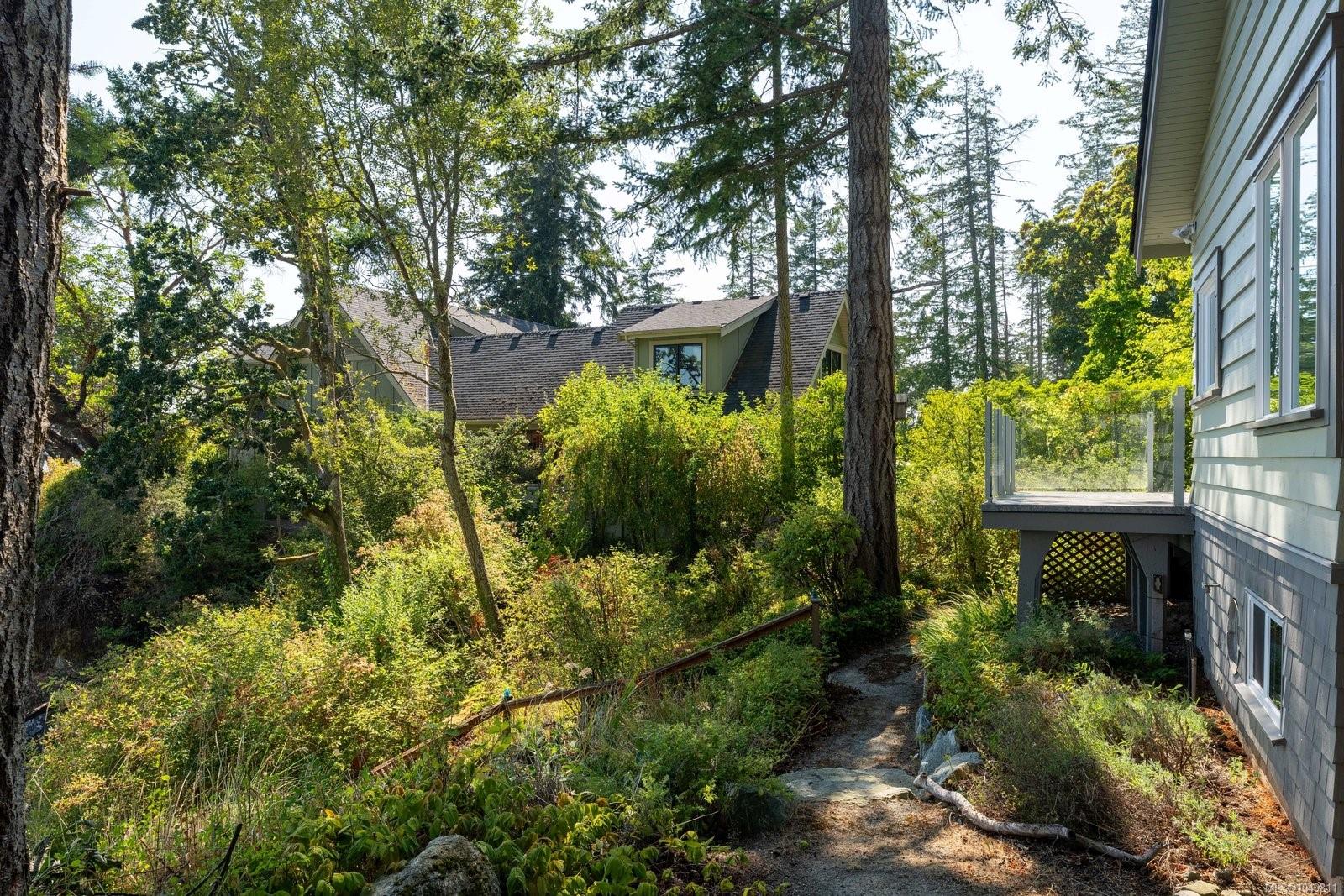 389 Moses Point Rd