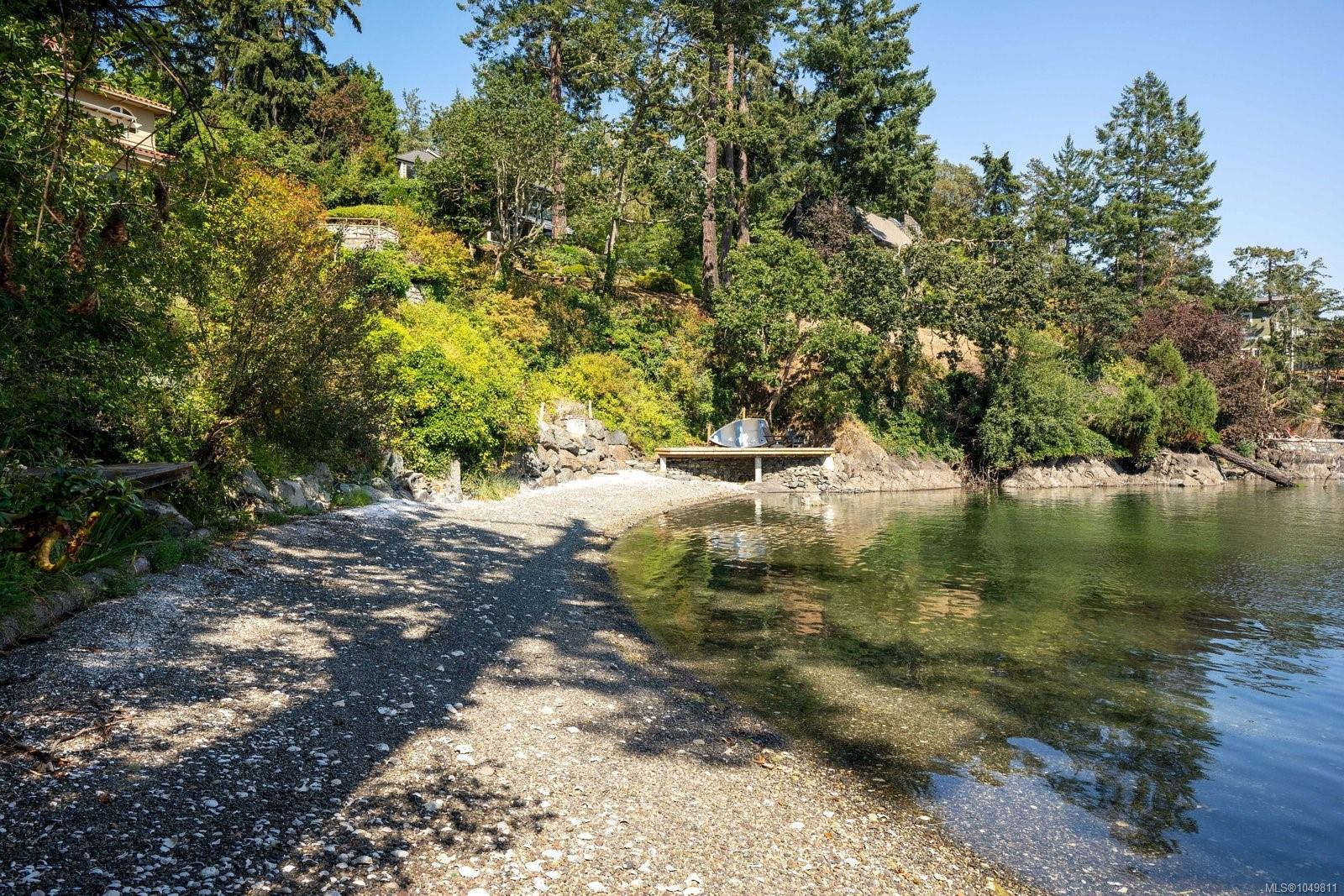 389 Moses Point Rd