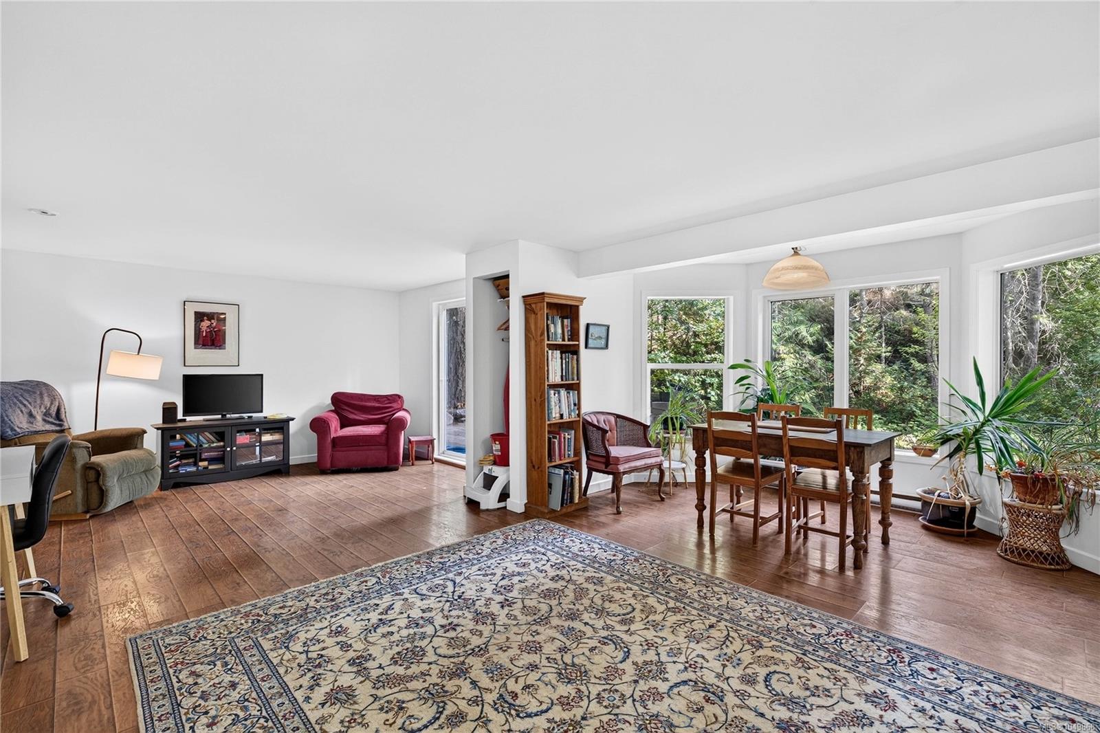 135 Pine Pl