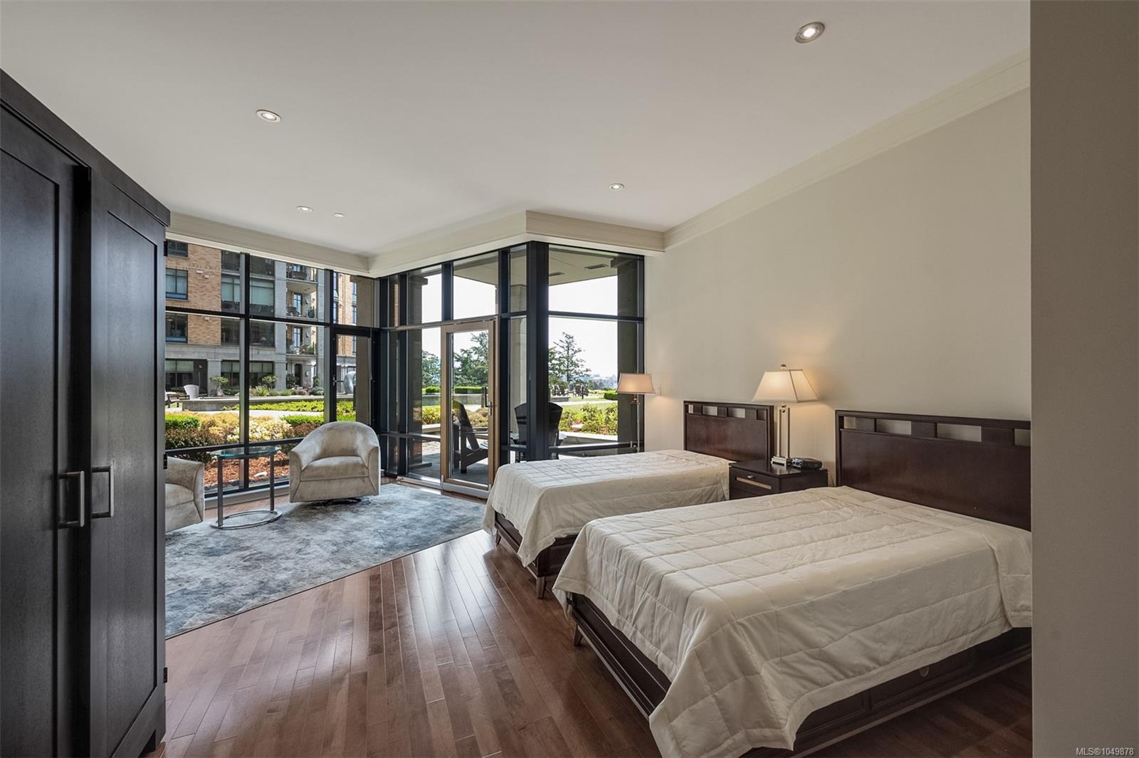 847 Dunsmuir Rd #801