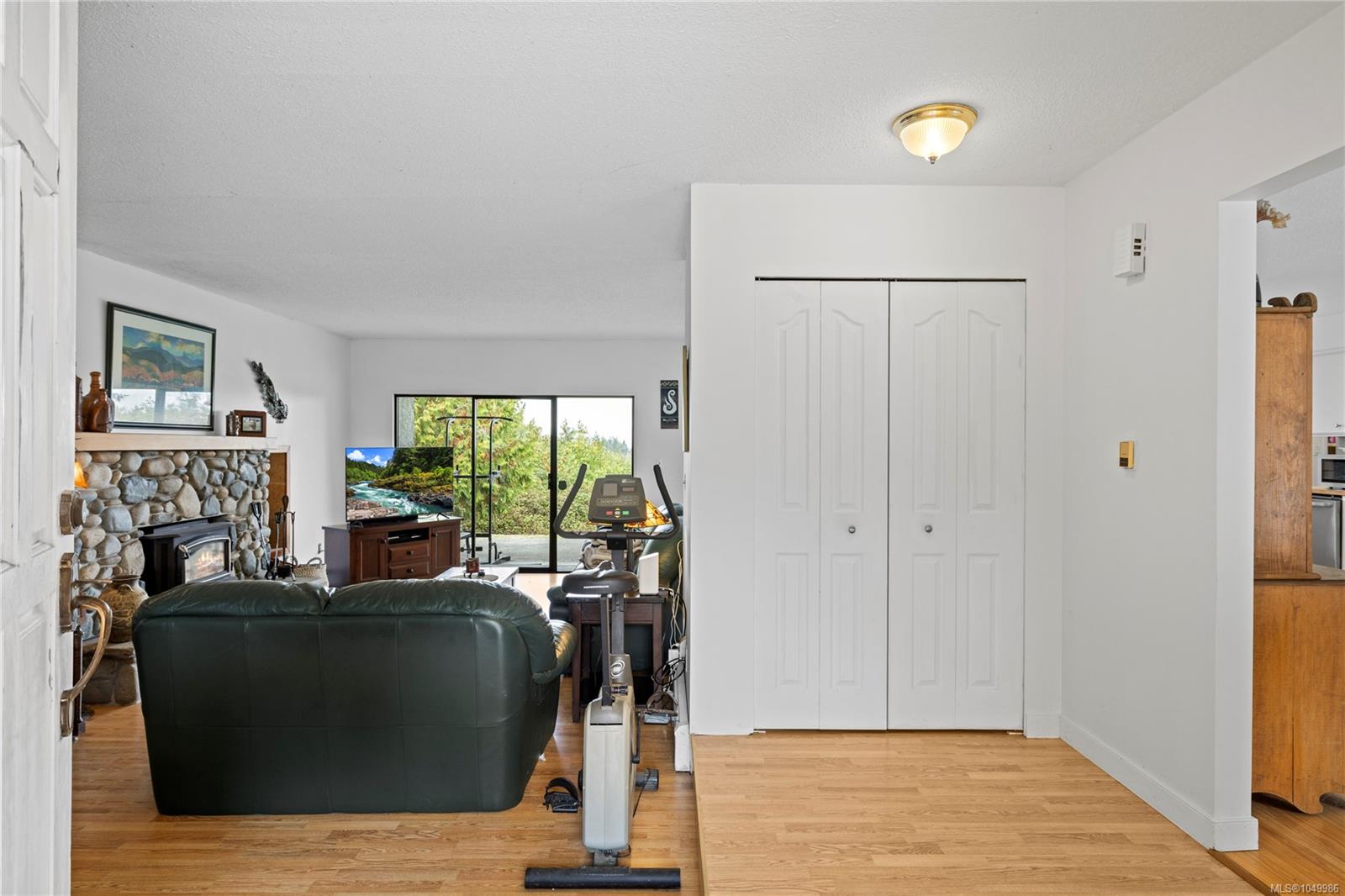 899,875 Andreef Rd