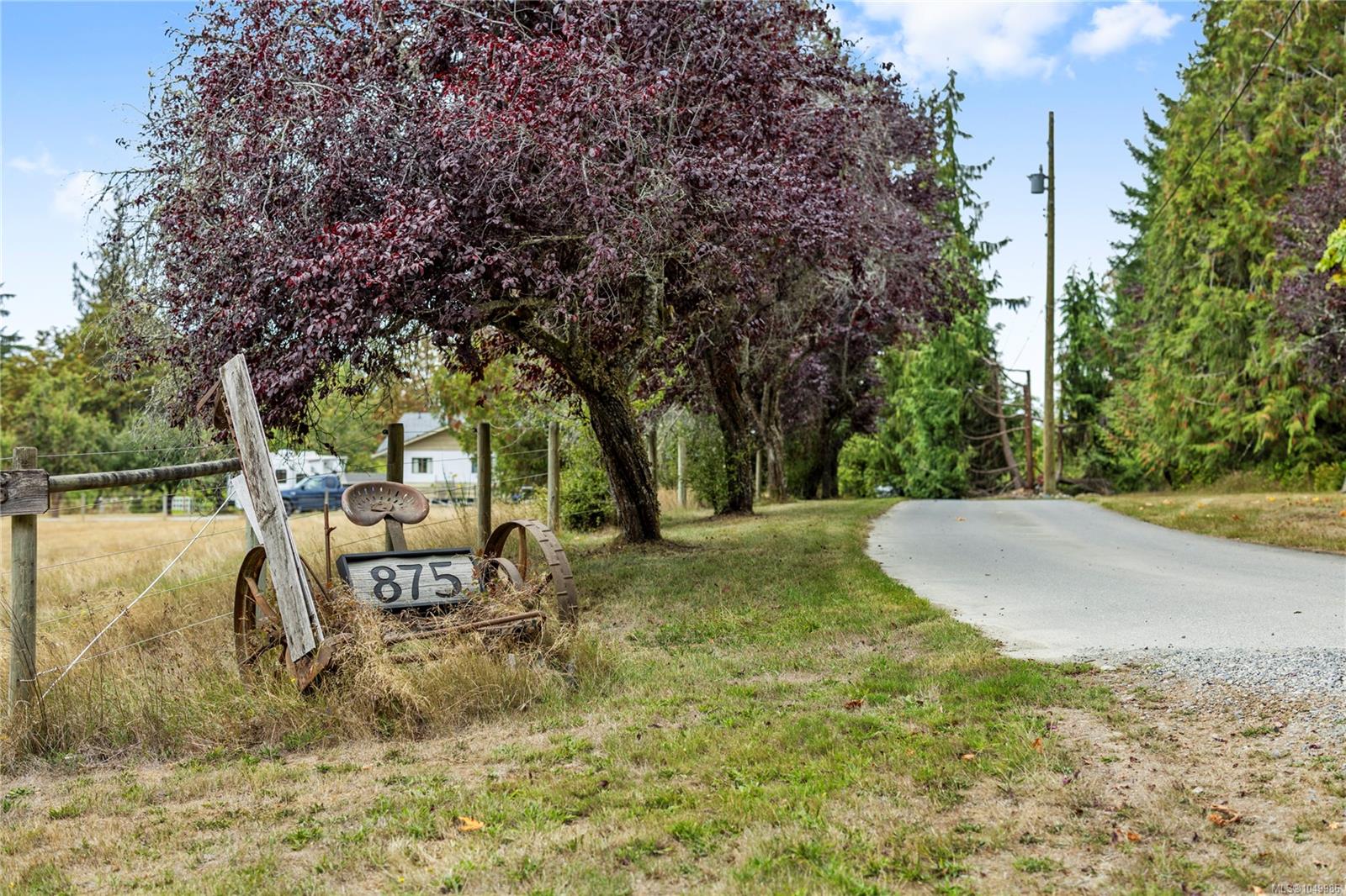 899,875 Andreef Rd