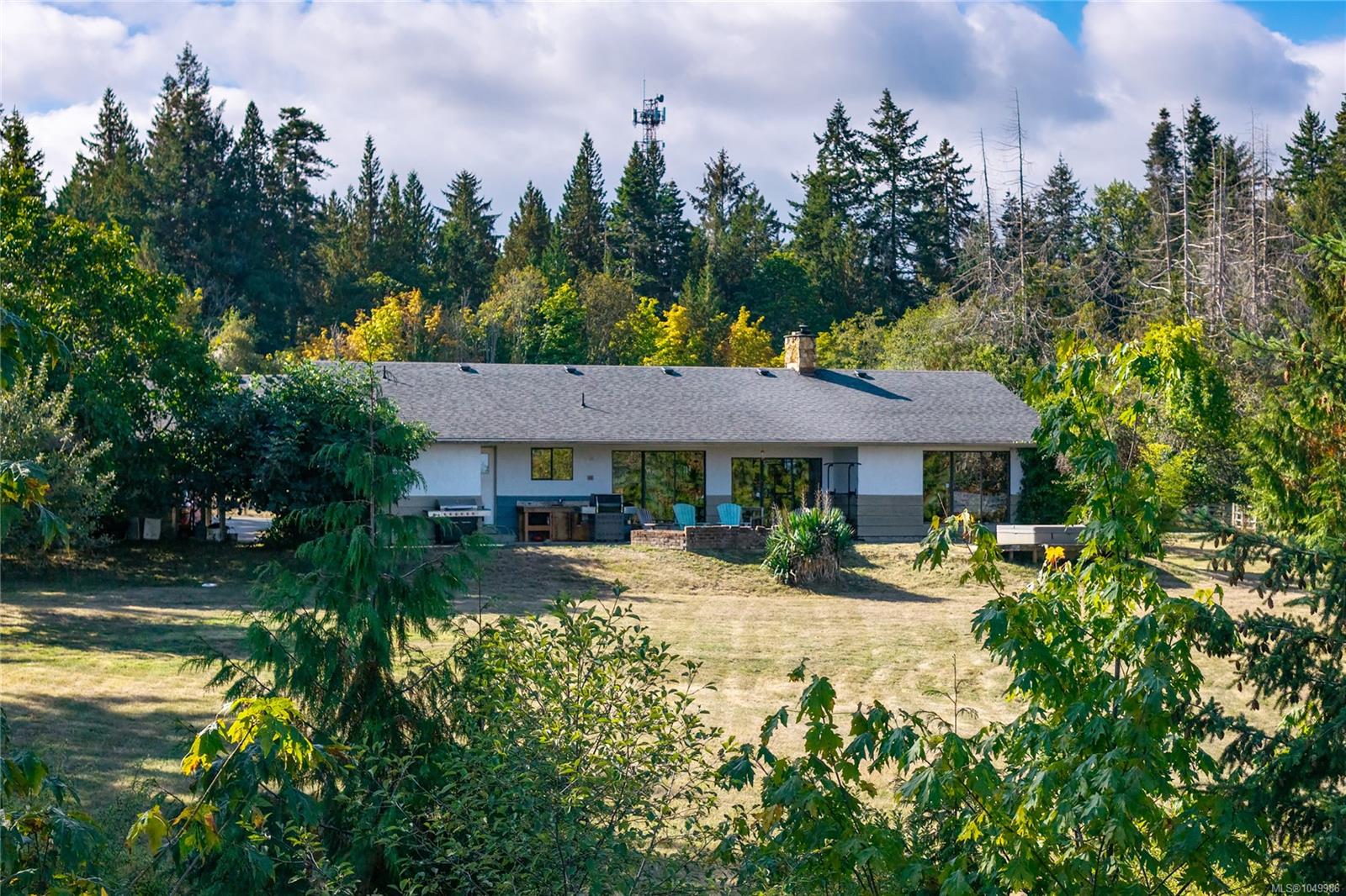899,875 Andreef Rd