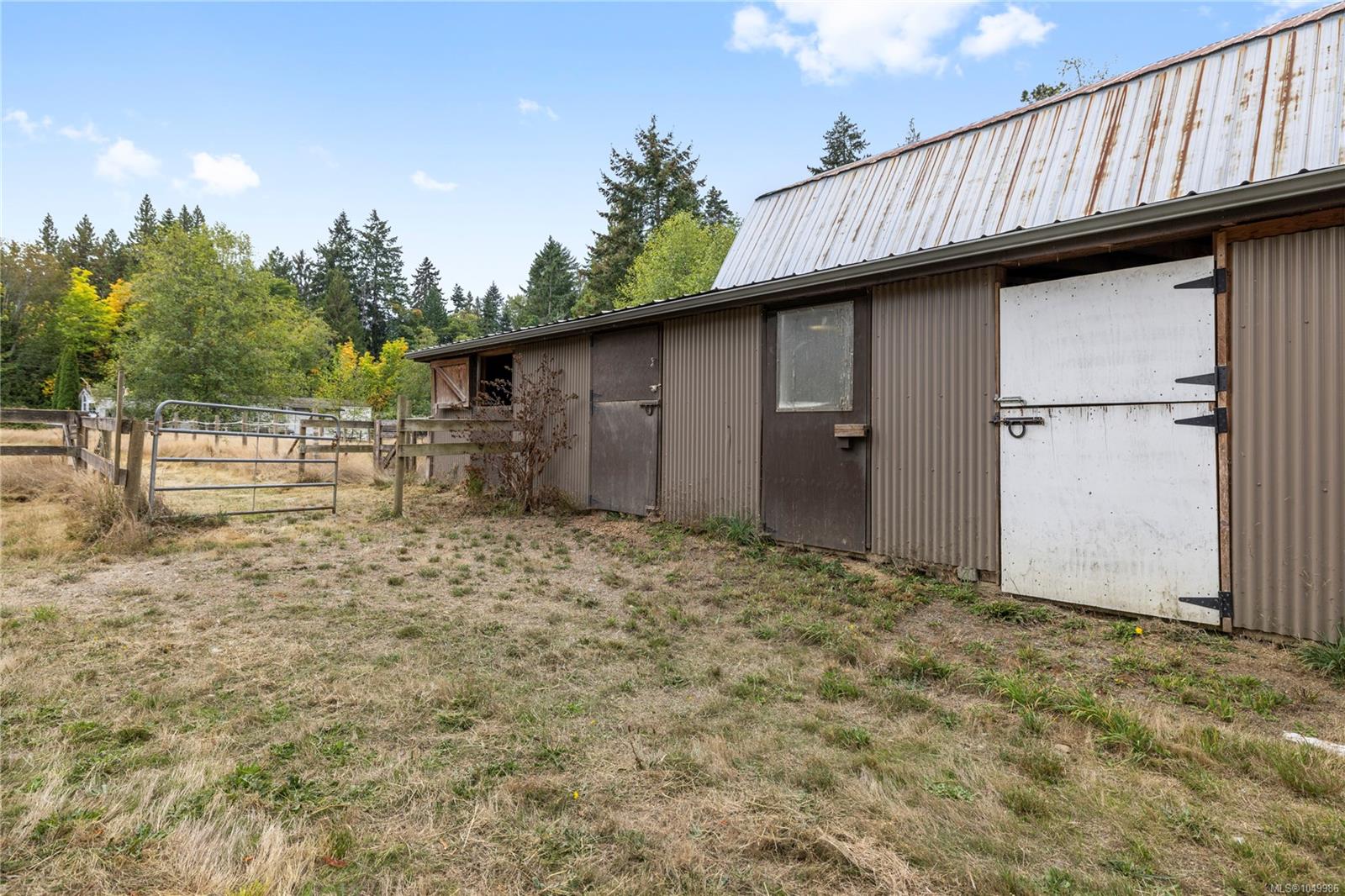899,875 Andreef Rd