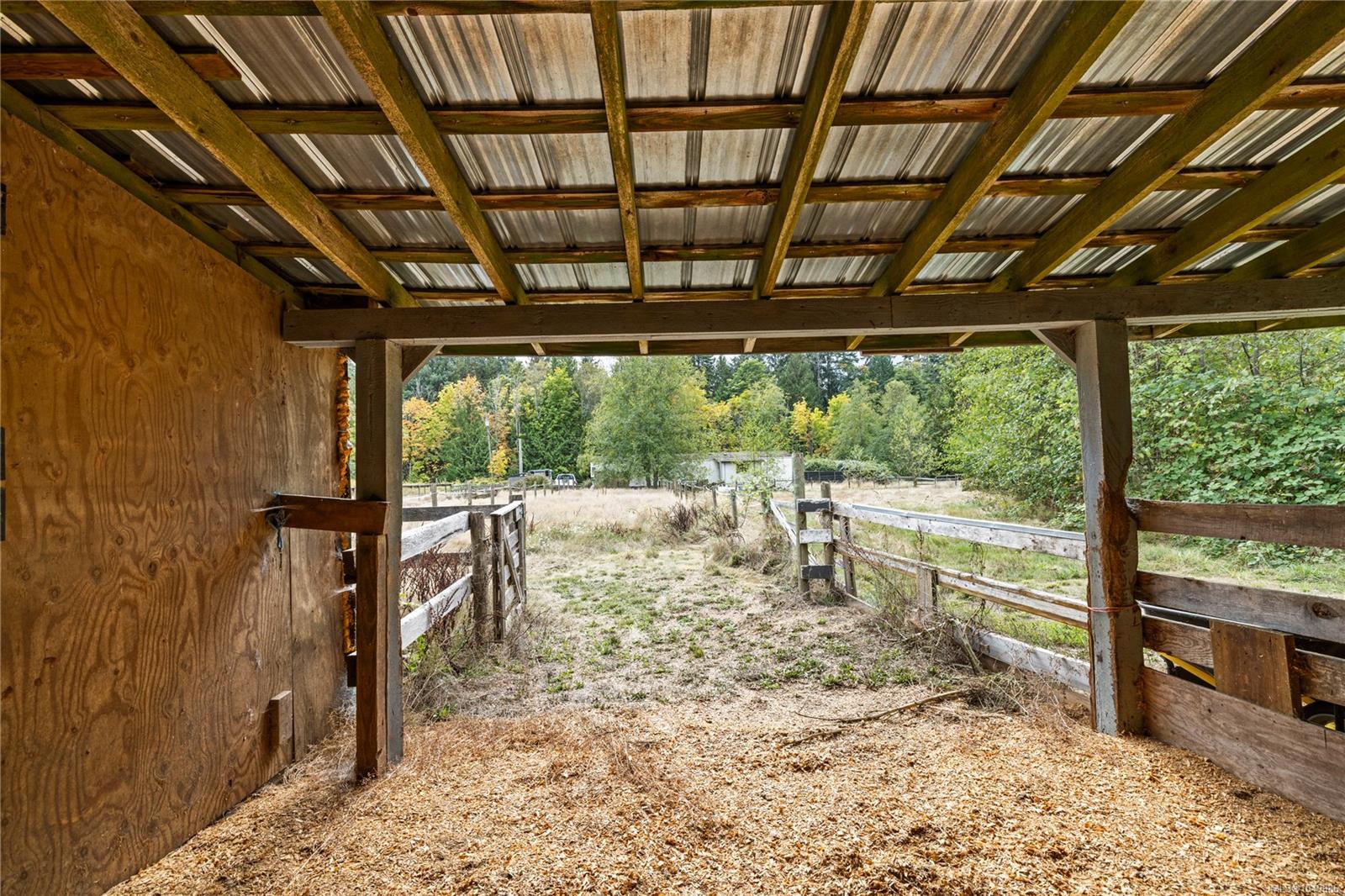 899,875 Andreef Rd