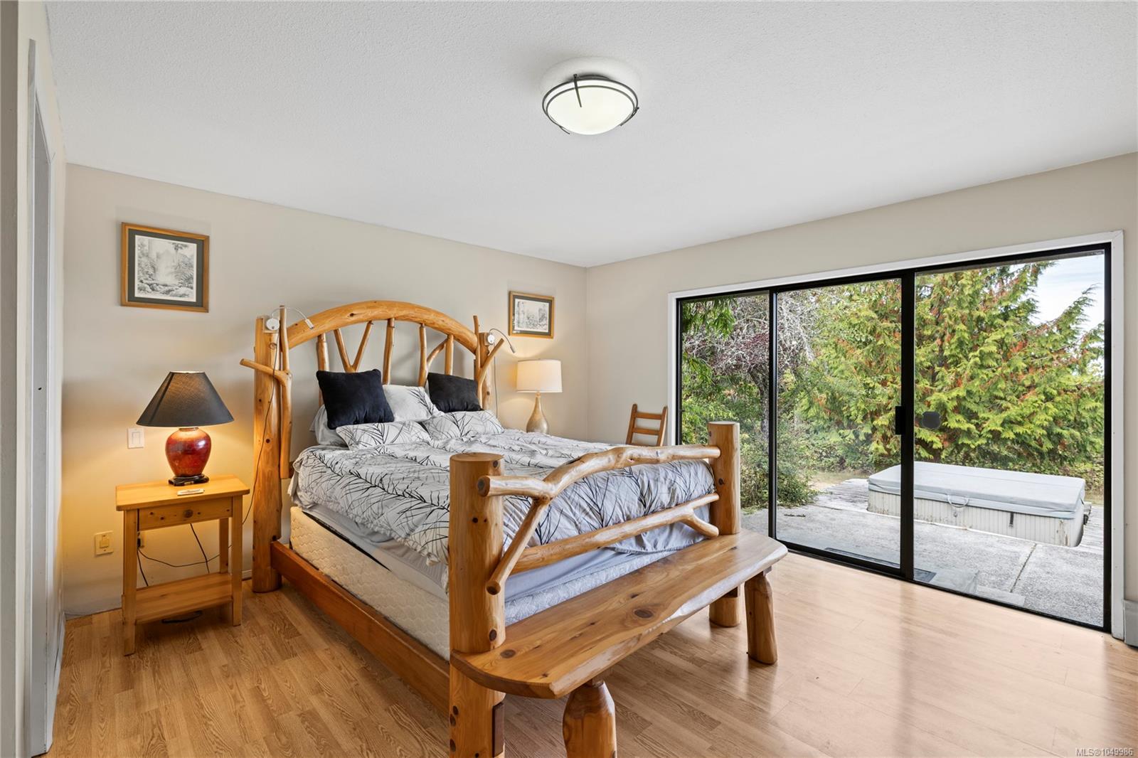 899,875 Andreef Rd