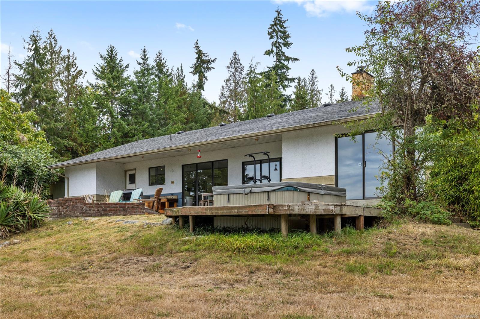 899,875 Andreef Rd