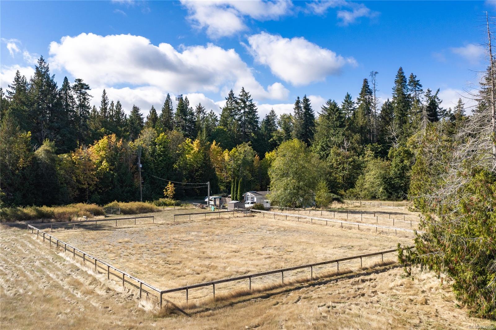 899,875 Andreef Rd