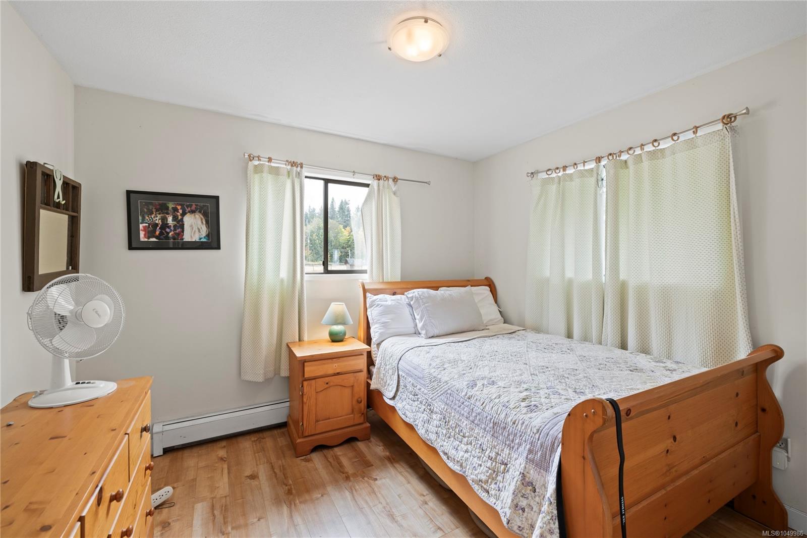 899,875 Andreef Rd