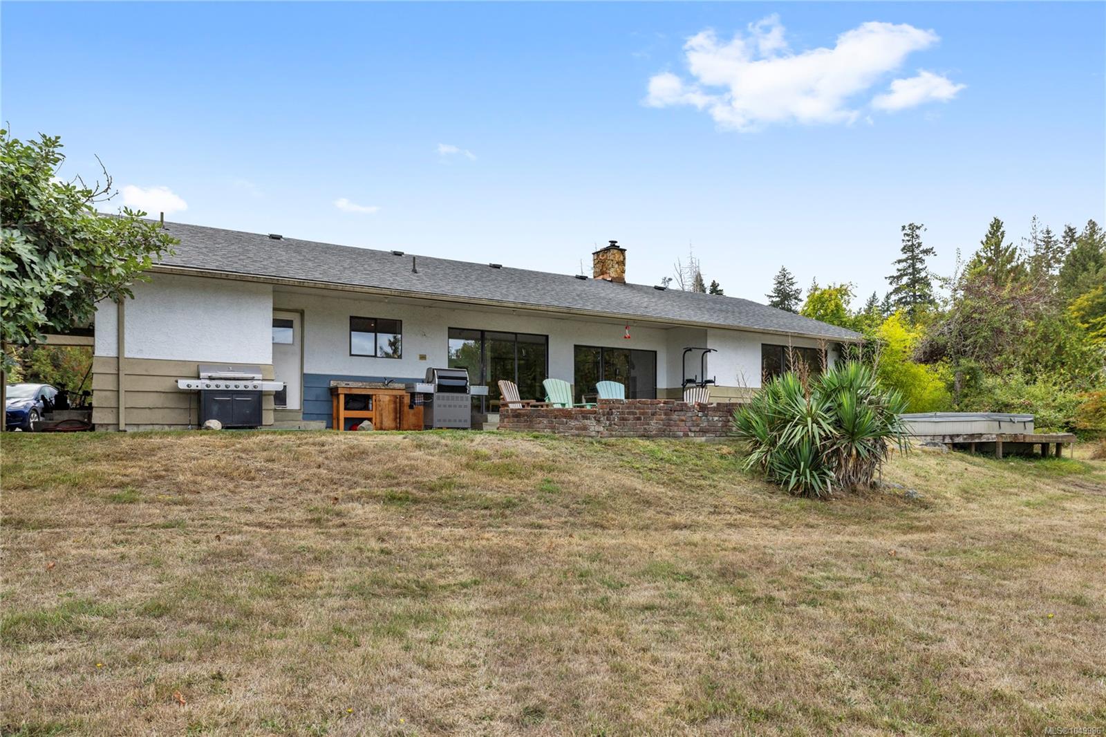 899,875 Andreef Rd