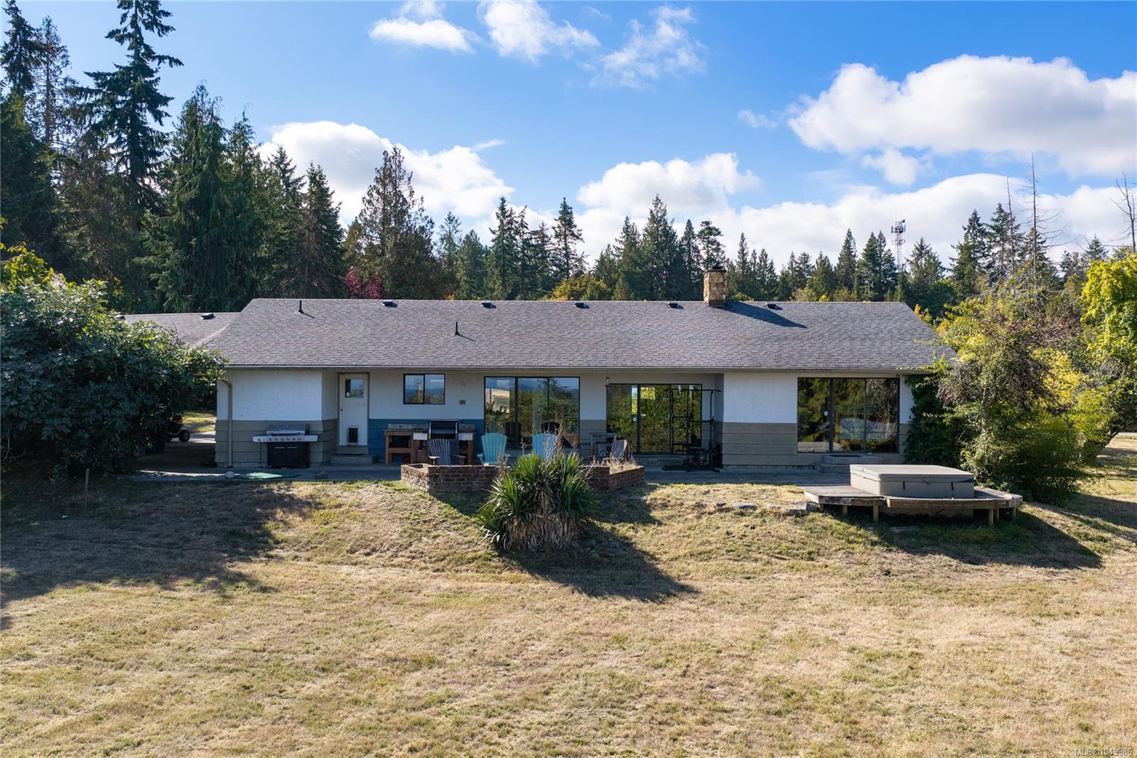 899,875 Andreef Rd