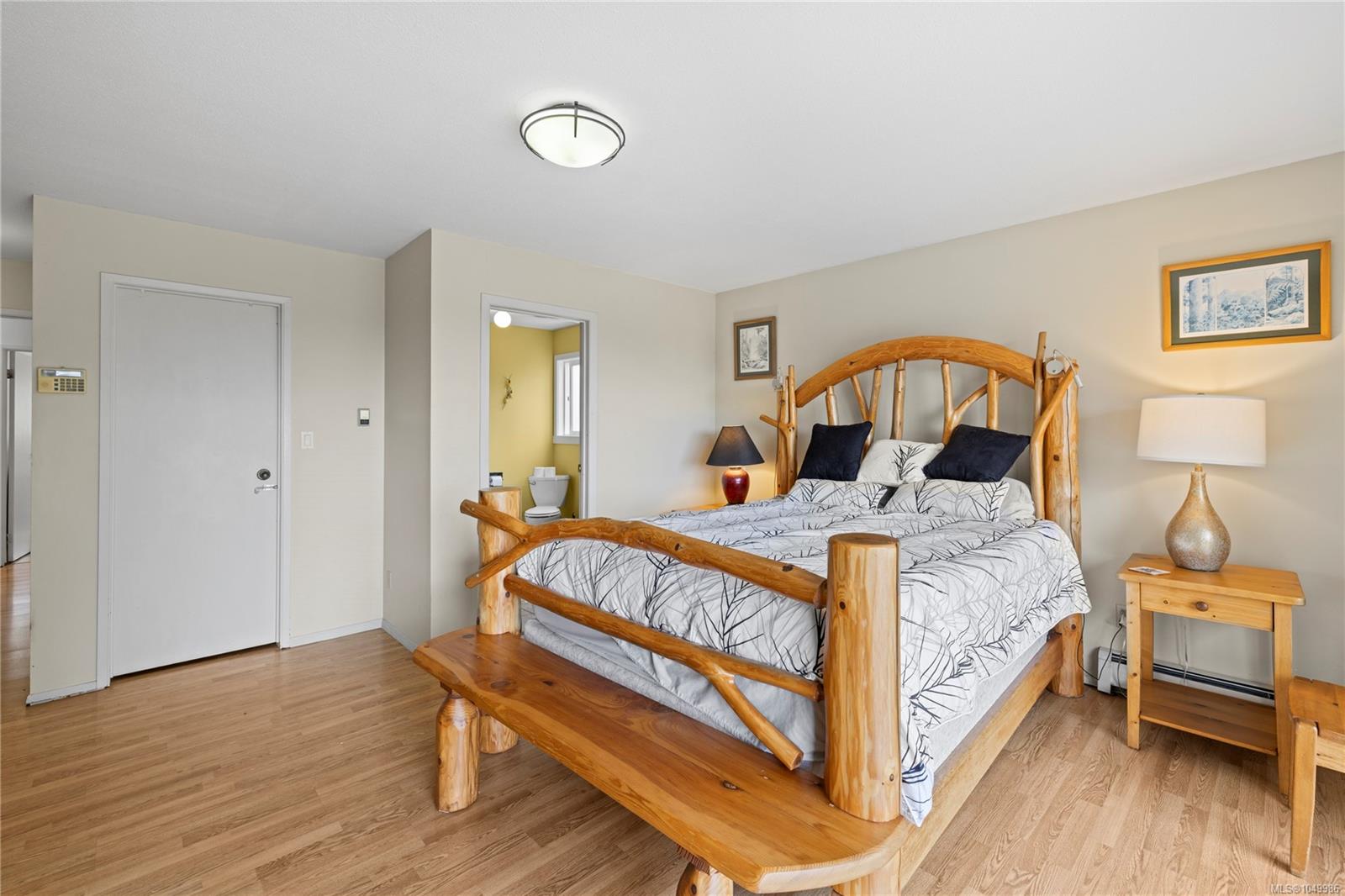 899,875 Andreef Rd
